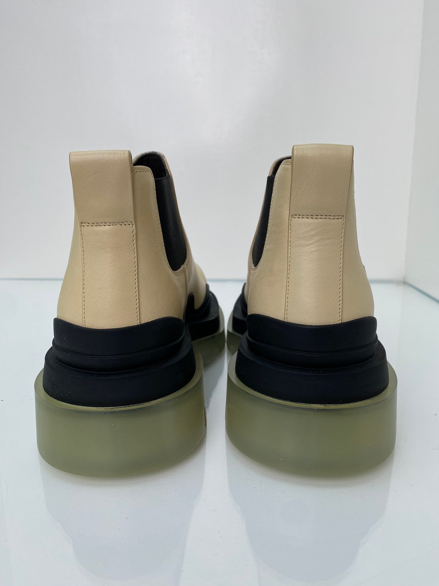 Bottega Veneta Nude Tire Chelsea Boots, 40