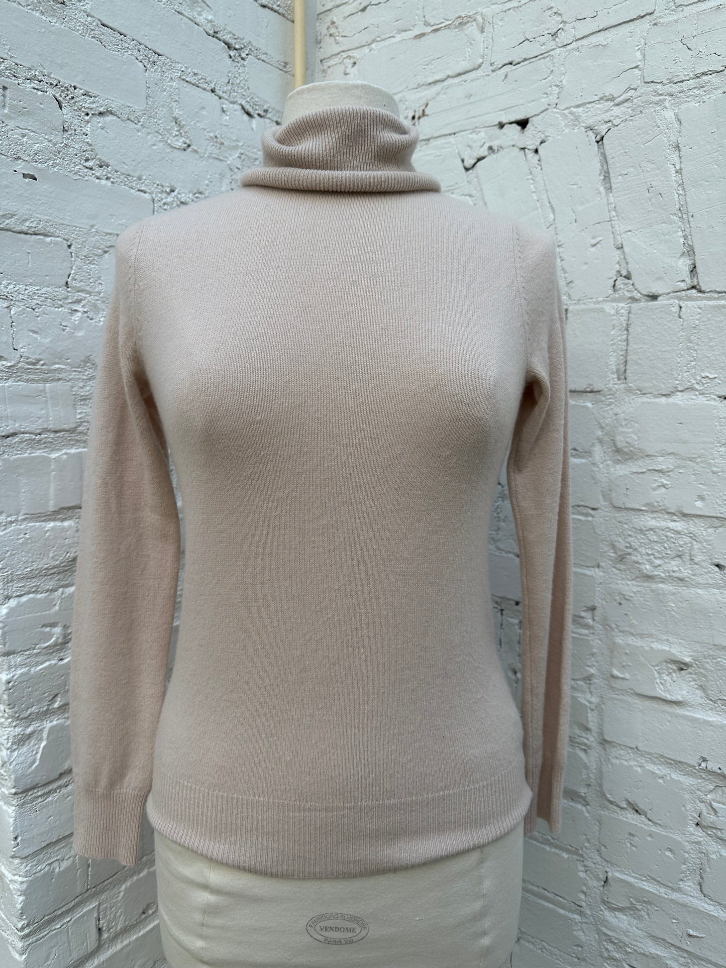 Neiman Marcus Pink Turtleneck Cashmere Sweater, S