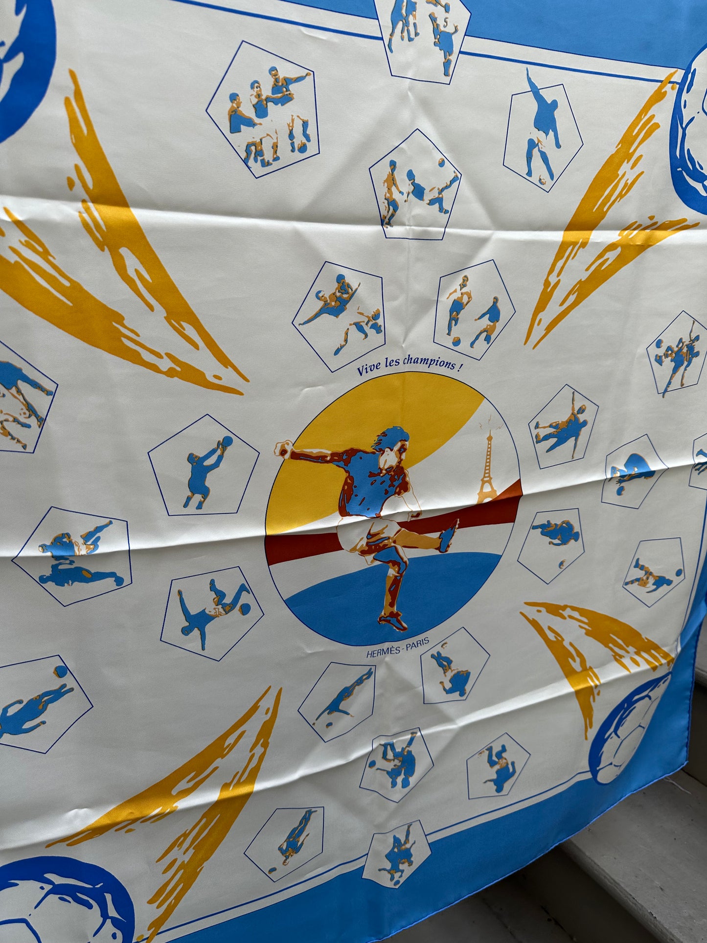 Hermes Carres 90 “Vive Les Champions” Scarf