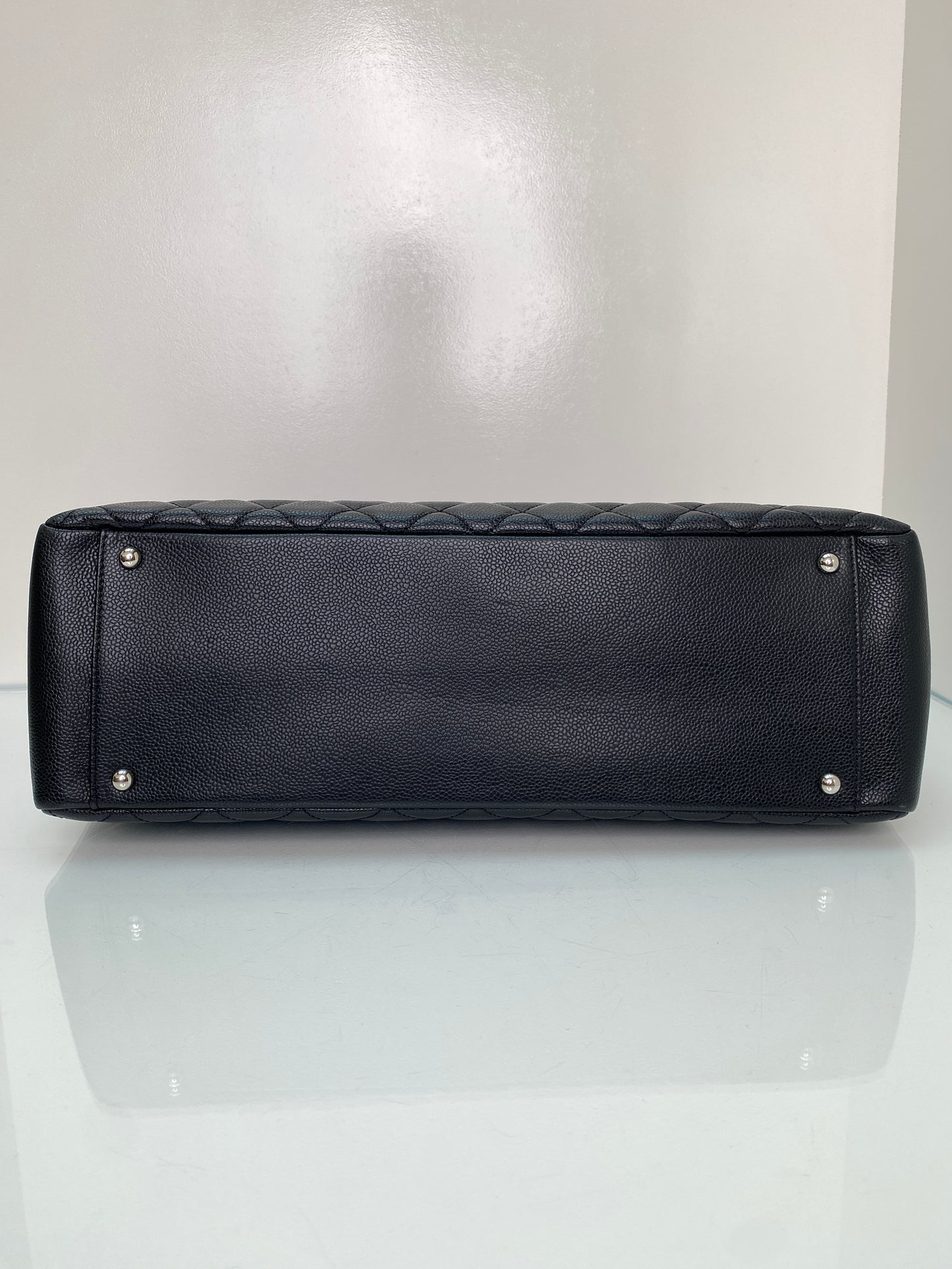 Chanel Black Caviar XL GST SHW #18
