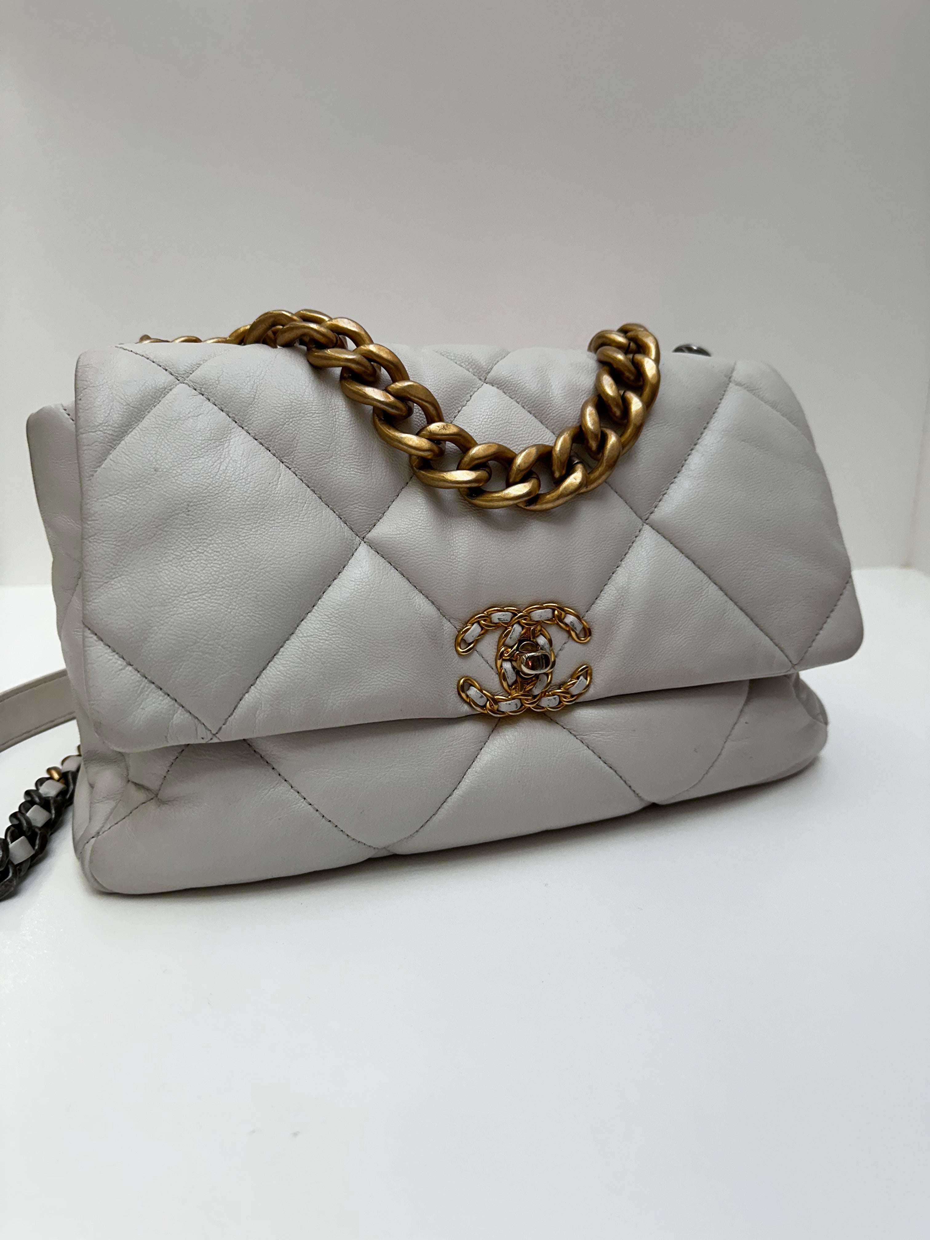 Chanel 19 discount small flap bag