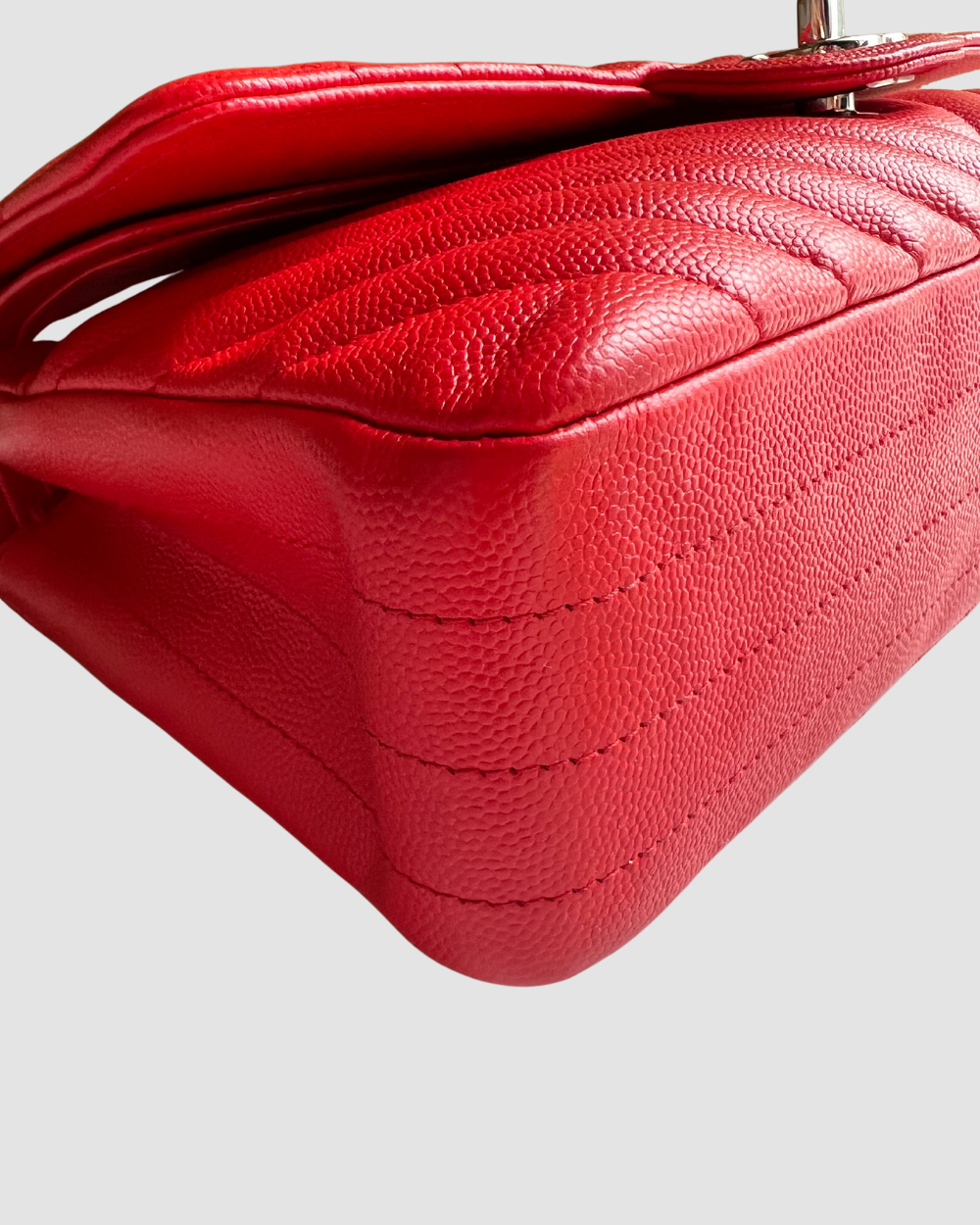 Chanel Red Medium Classic Caviar SHW, d