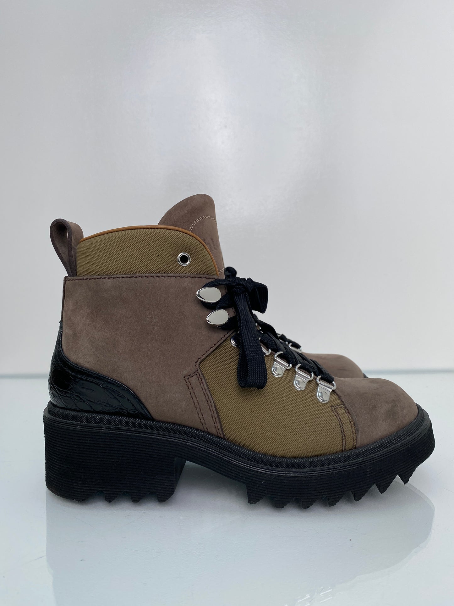 Chloé Brown Suede & Black Rubber Combat Boots, 39