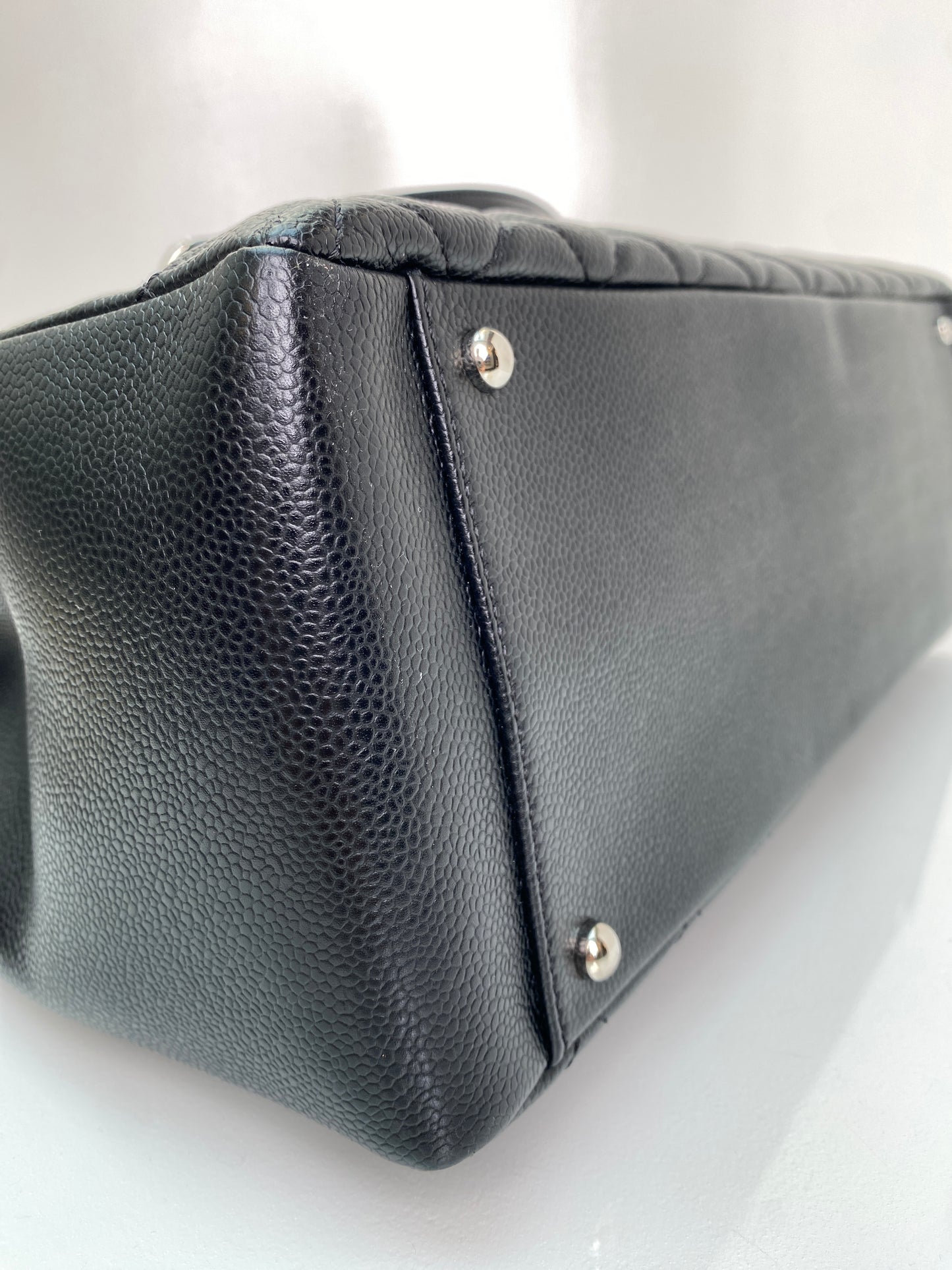 Chanel Black Caviar XL GST SHW #18