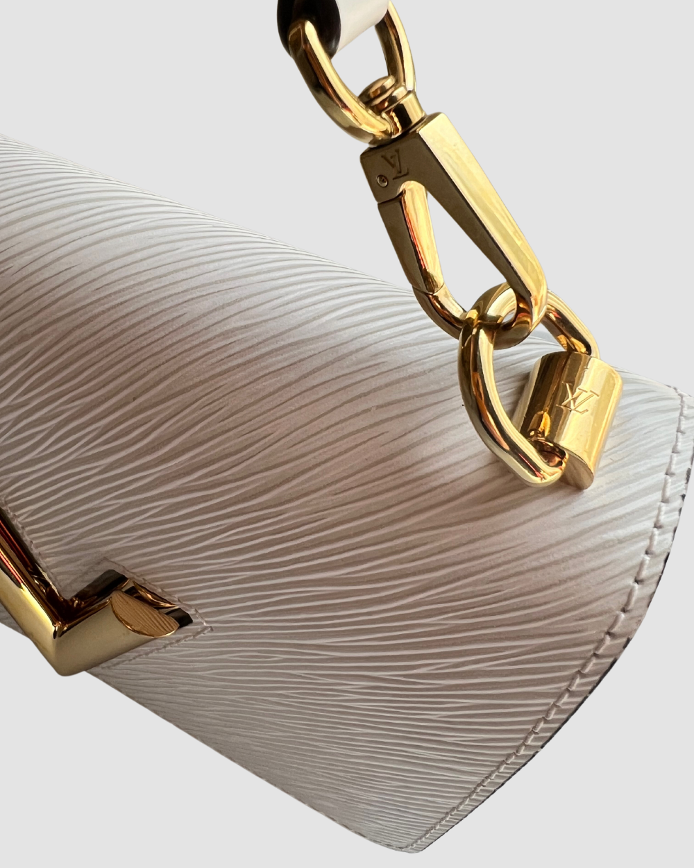 Louis Vuitton Twist Lock White Epi