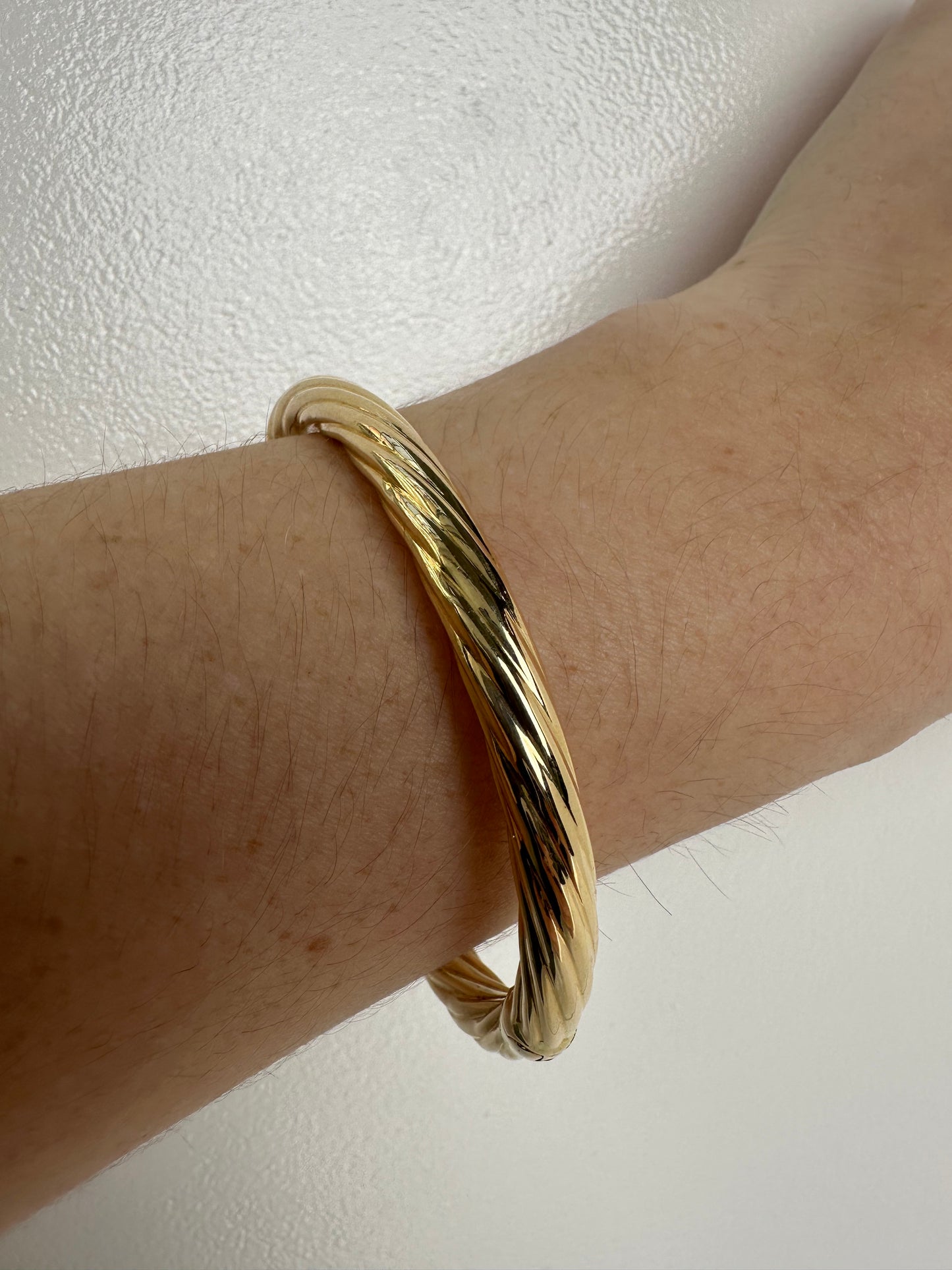 18KY Gold Twisted Bangle