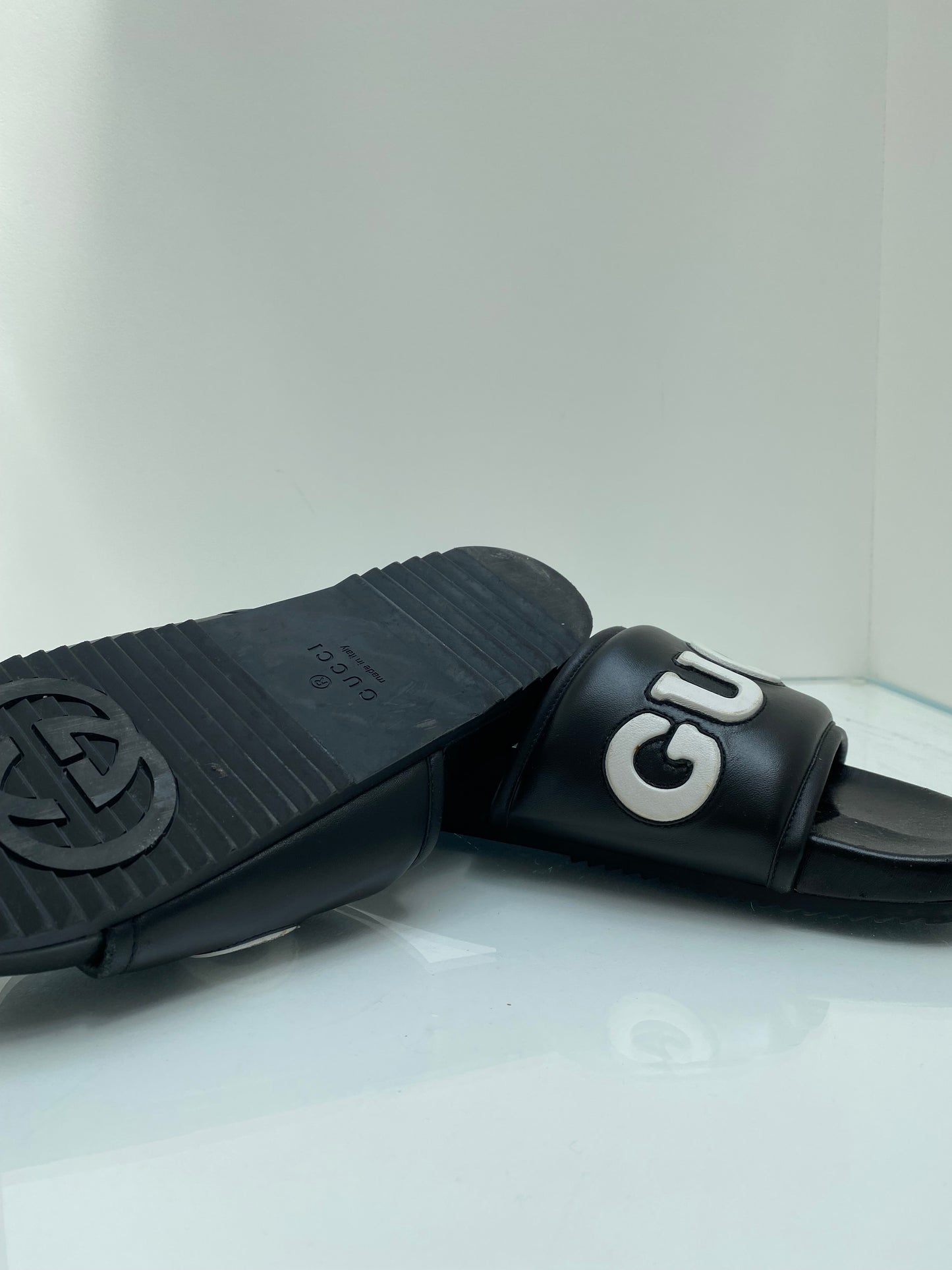 Gucci Men’s Black Leather ‘Gucci’ Slides, 11