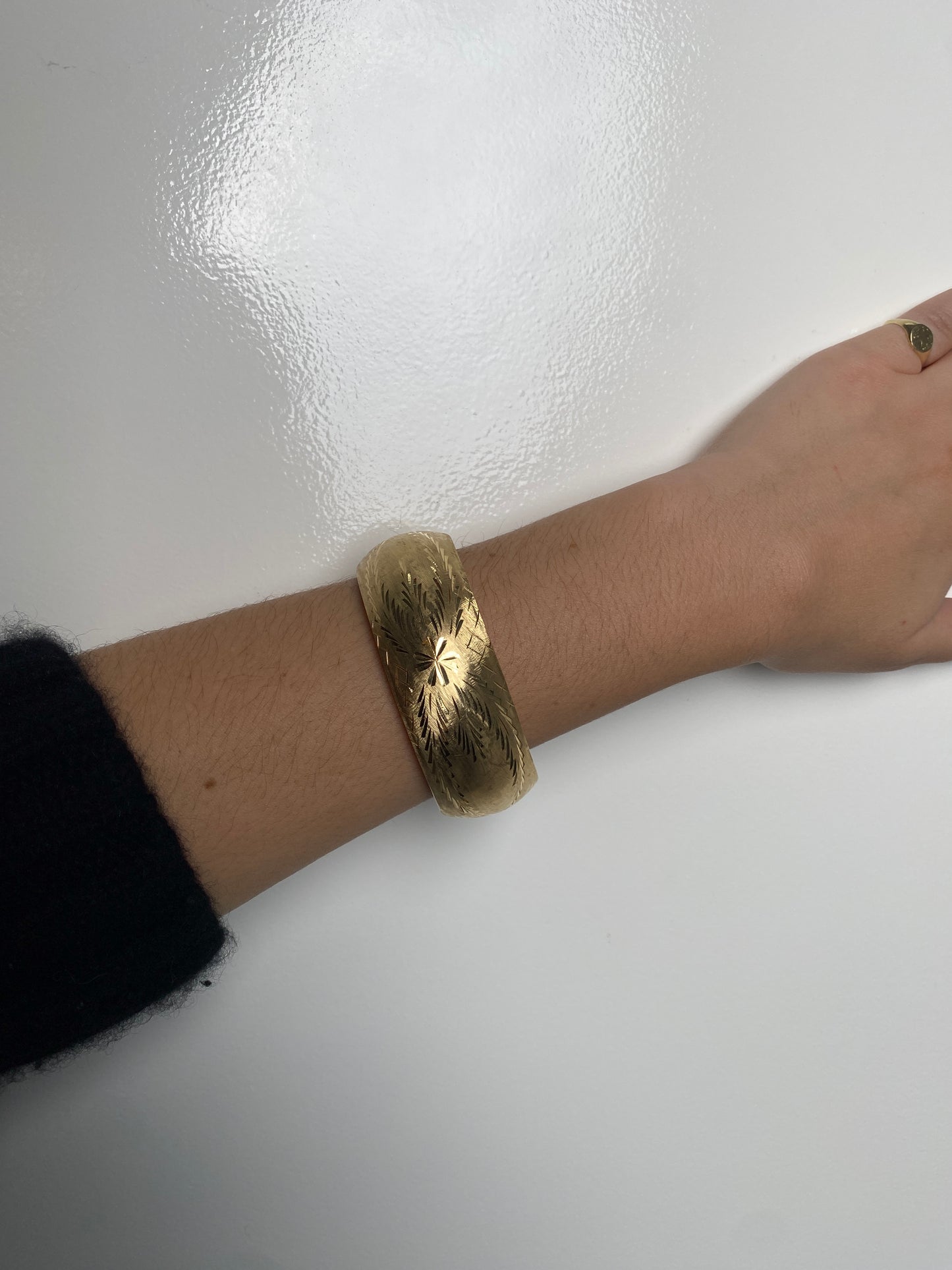 14KY Etched Gold Bangle