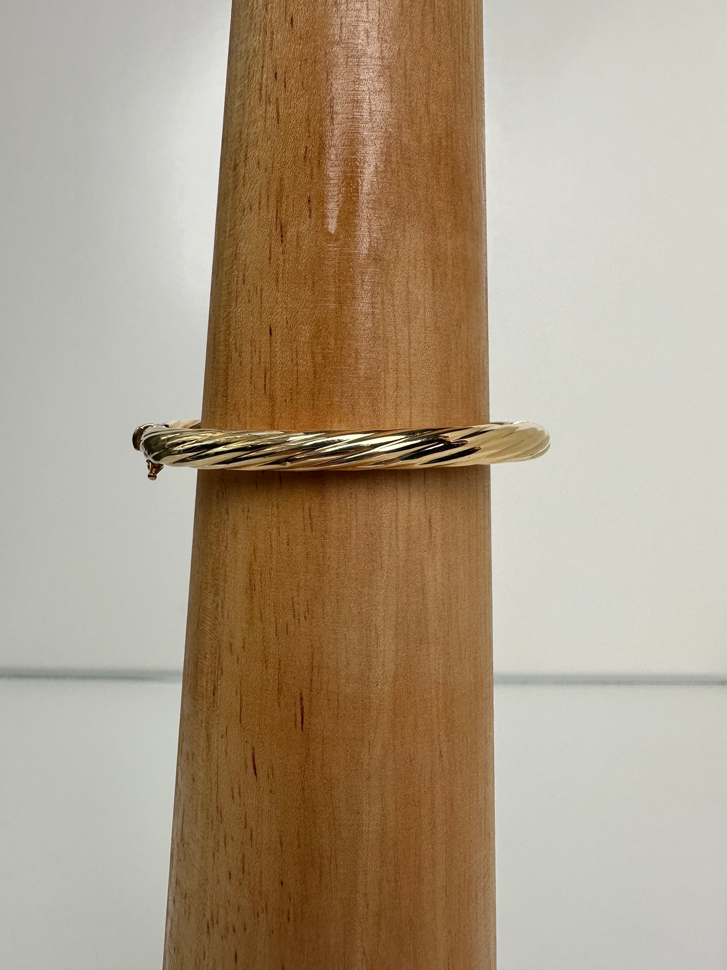 18KY Gold Twisted Bangle