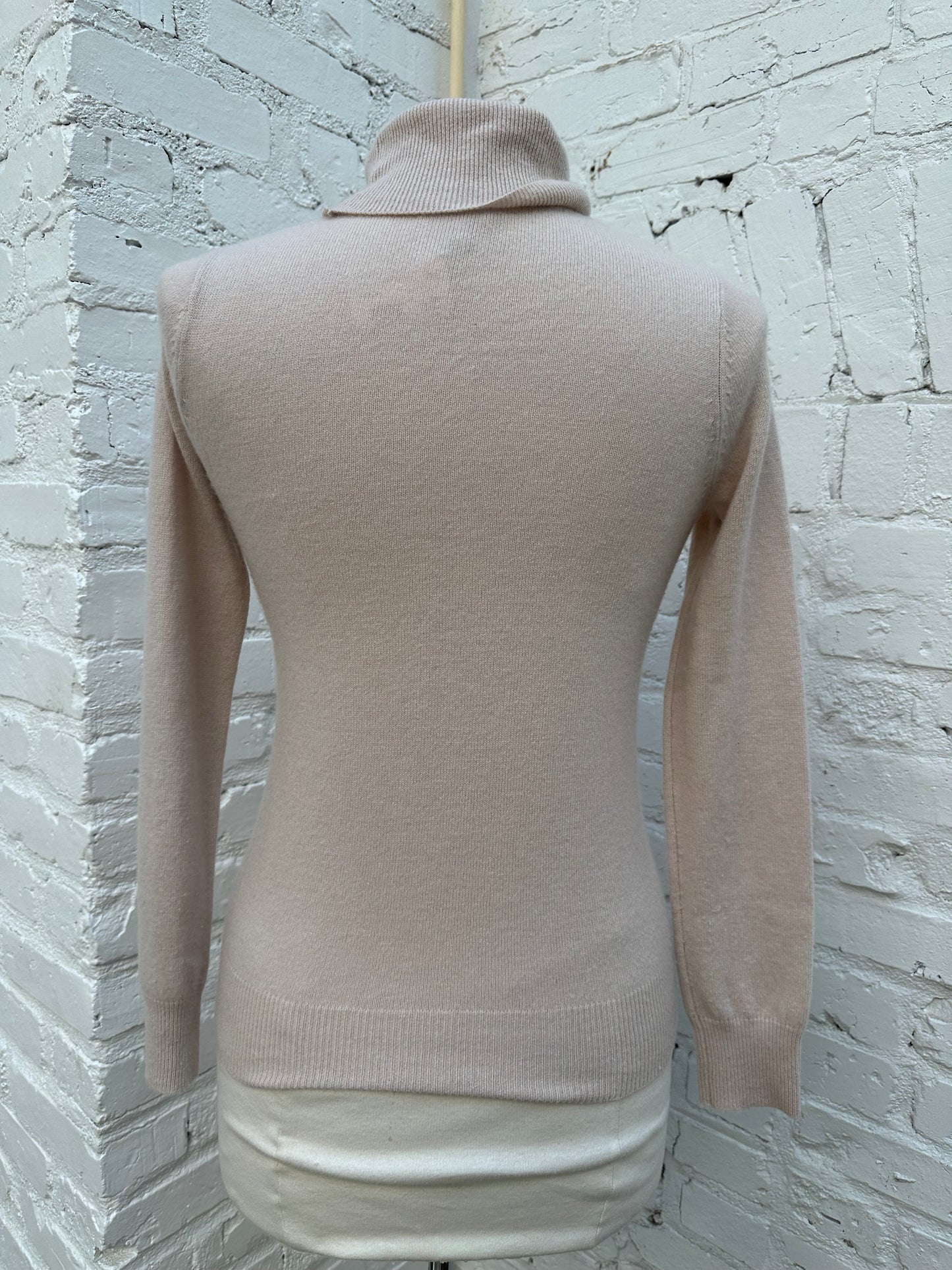 Neiman Marcus Pink Turtleneck Cashmere Sweater, S