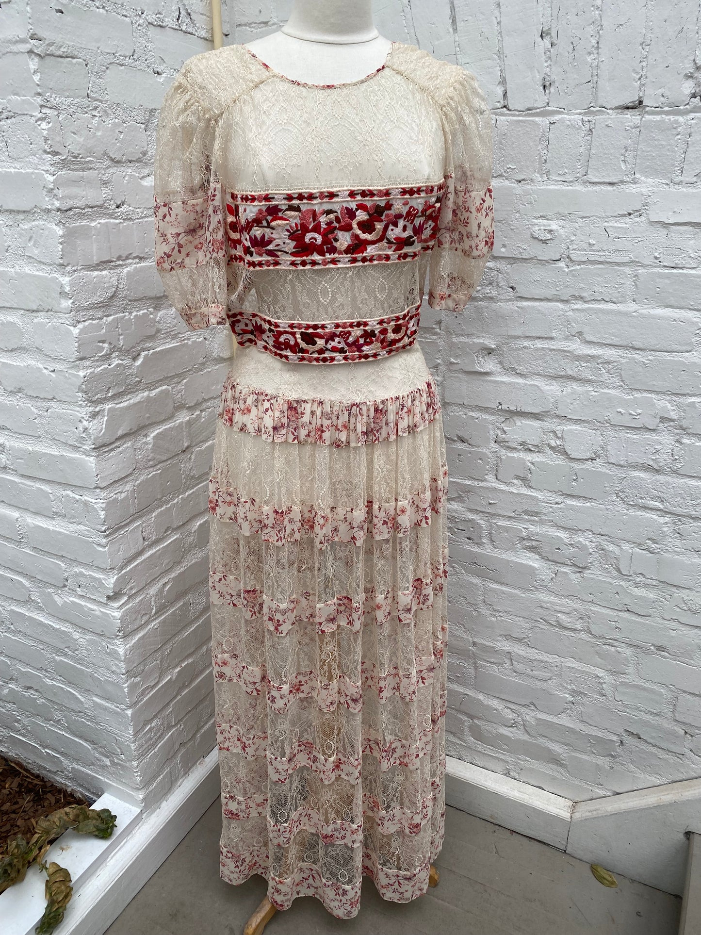 Etro Cream & Lace Red Floral Dress, 42