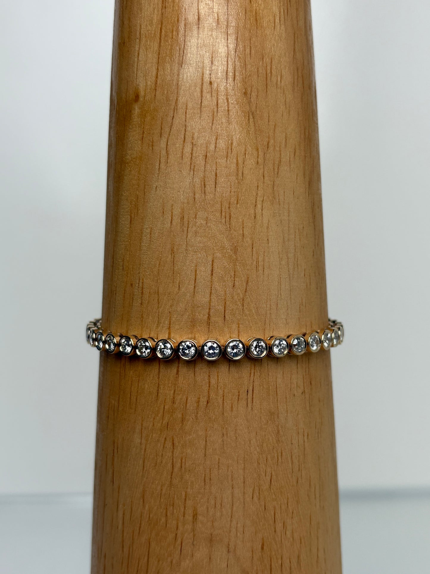 14KY Round Bezel Diamond (5.41ctw) Bracelet