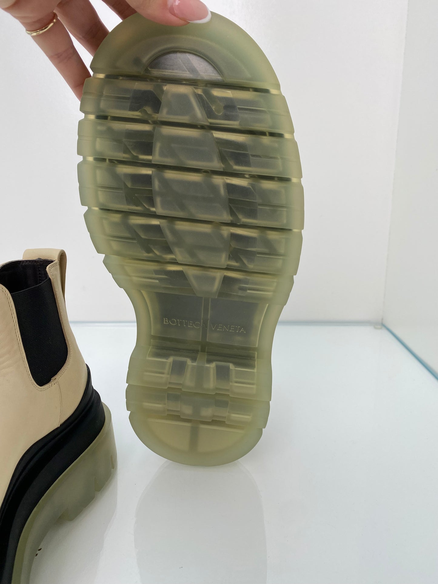 Bottega Veneta Nude Tire Chelsea Boots, 40