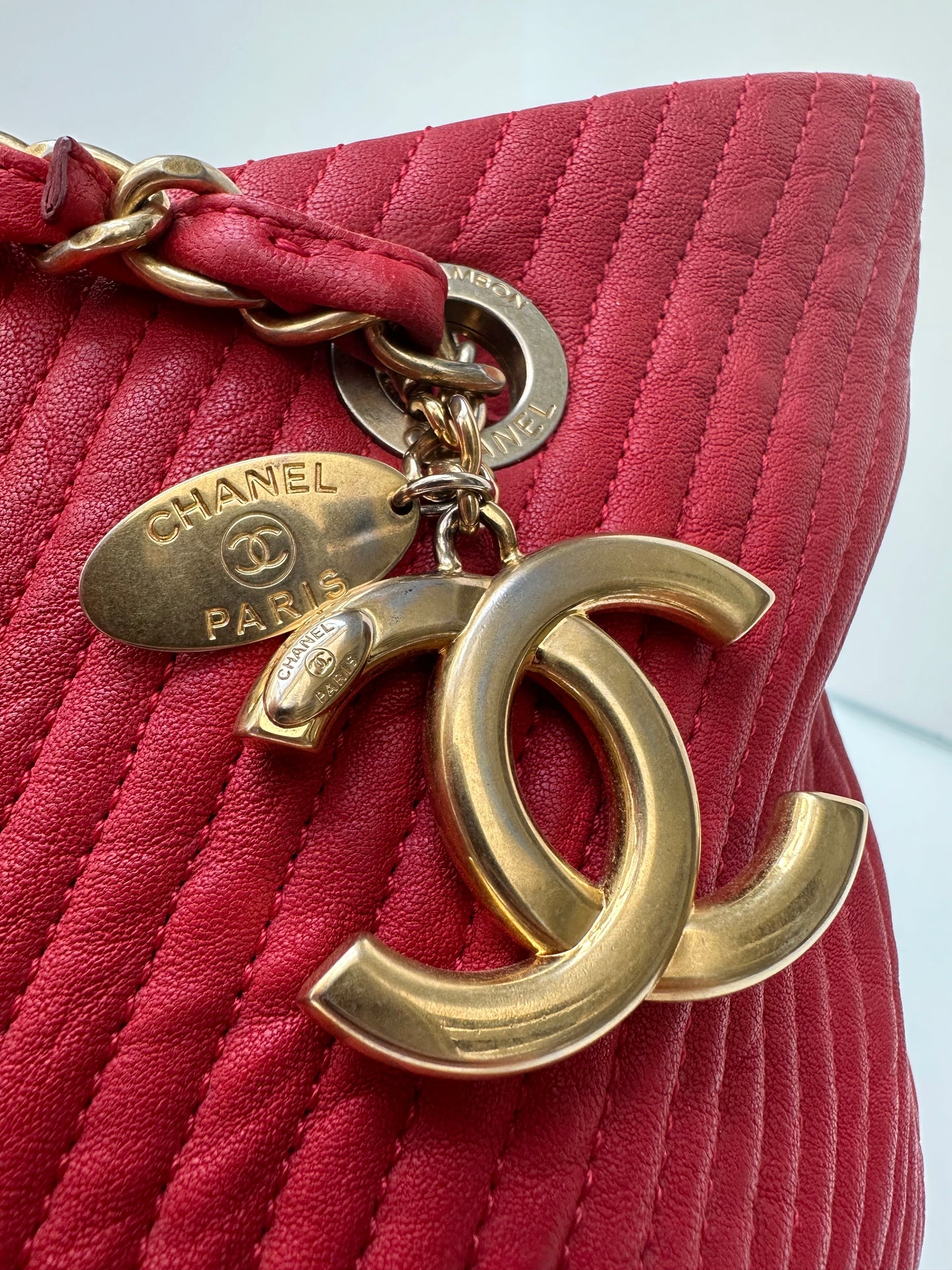 Chanel Red Chevron Lambskin Leather Shoulder Tote GHW