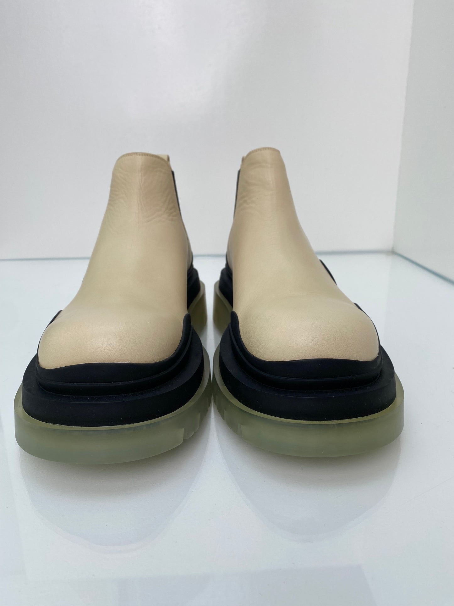 Bottega Veneta Nude Tire Chelsea Boots, 40