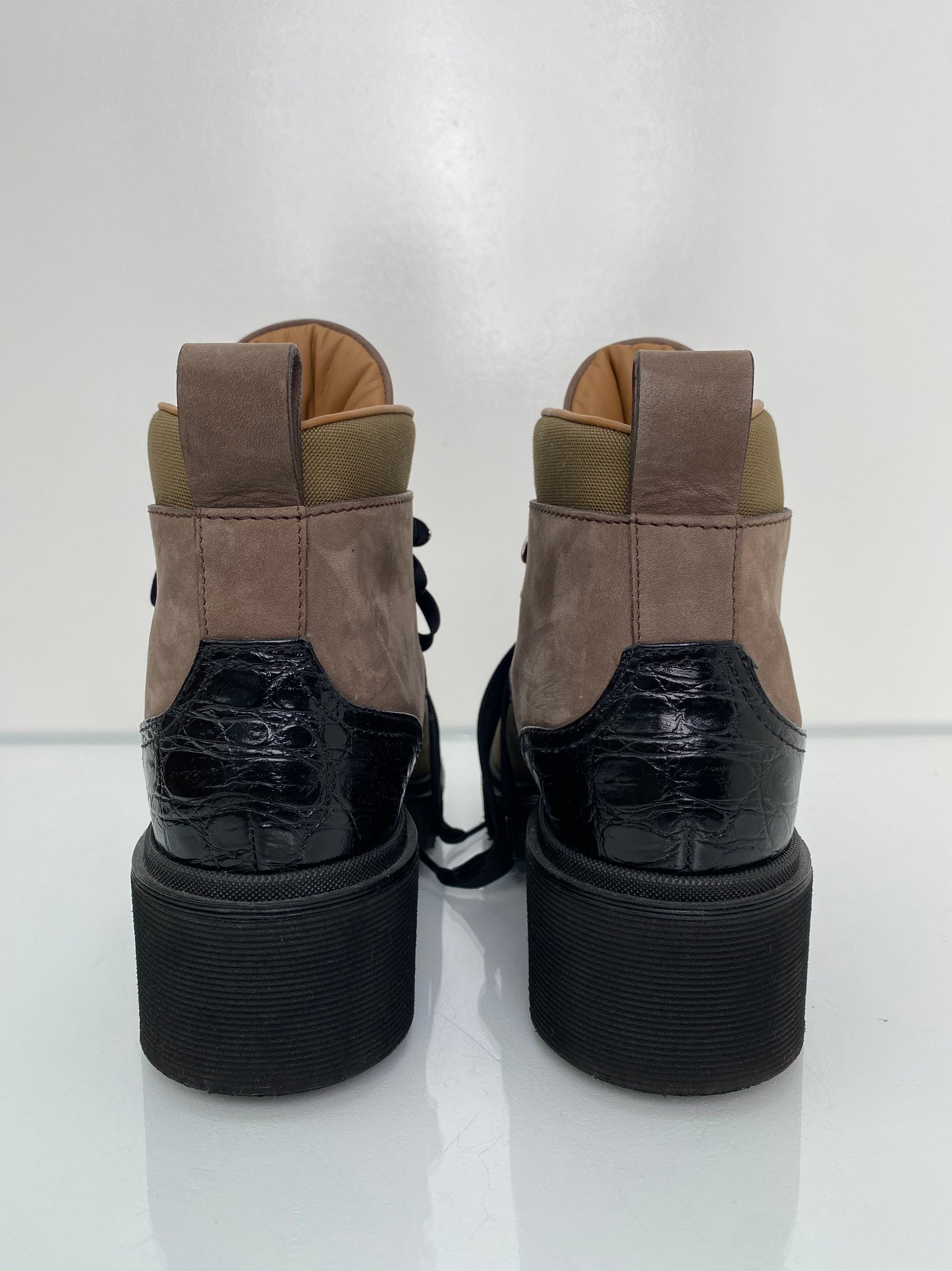 Chloé Brown Suede & Black Rubber Combat Boots, 39
