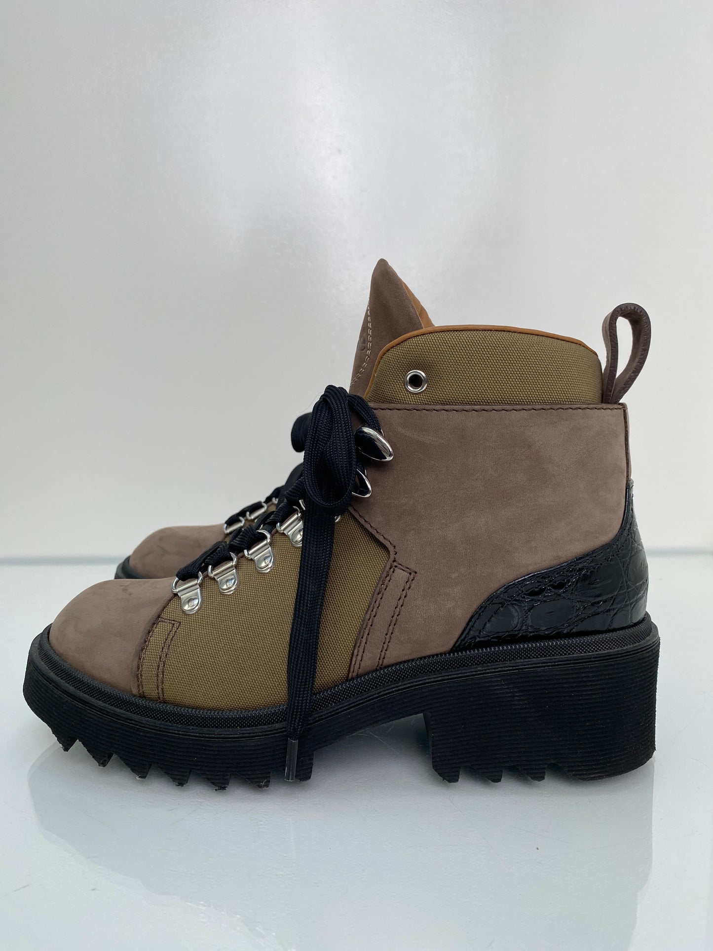 Chloé Brown Suede & Black Rubber Combat Boots, 39