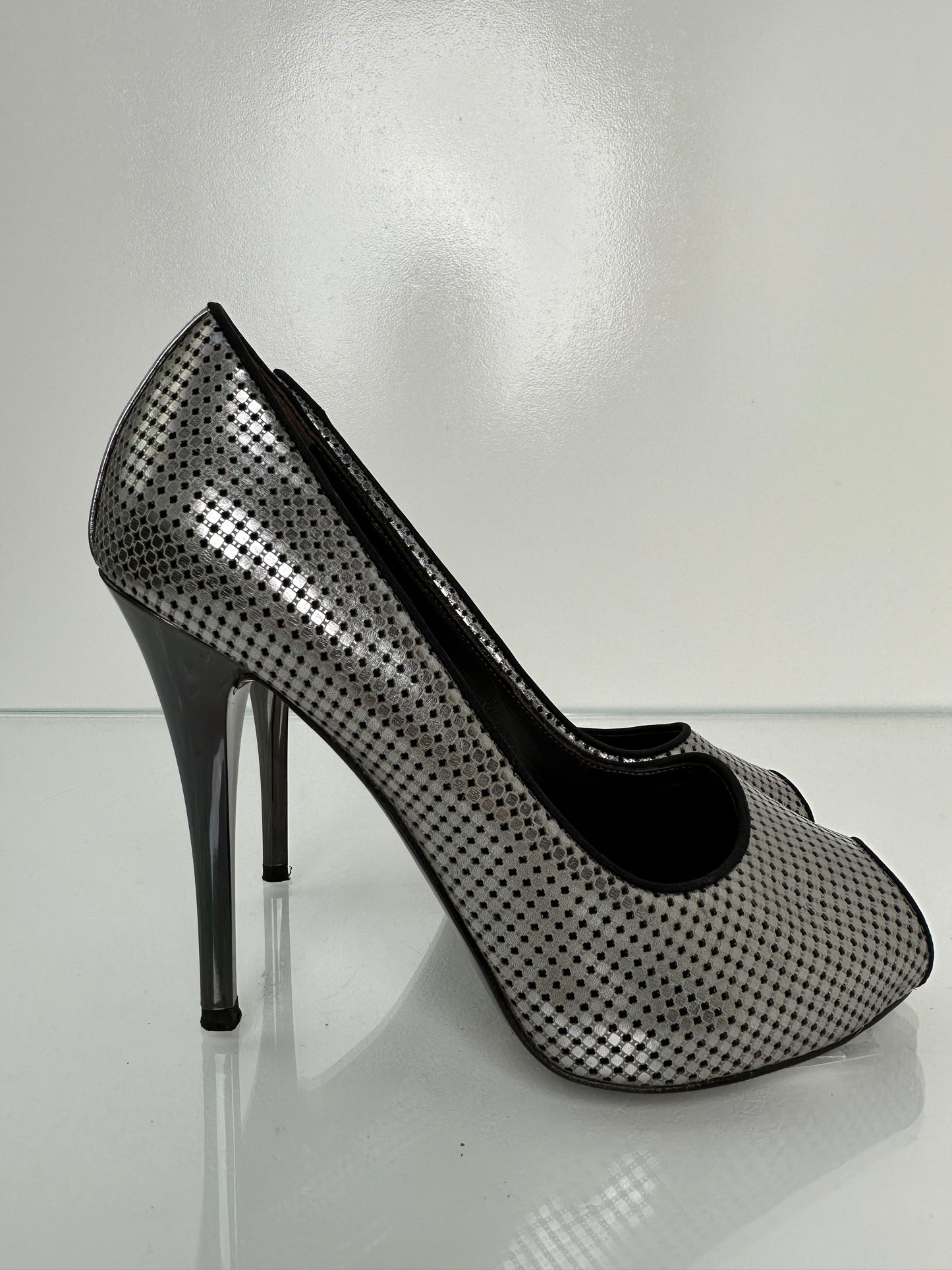 Giuseppe Zanotti Silver Chain Detailing Pumps, 38