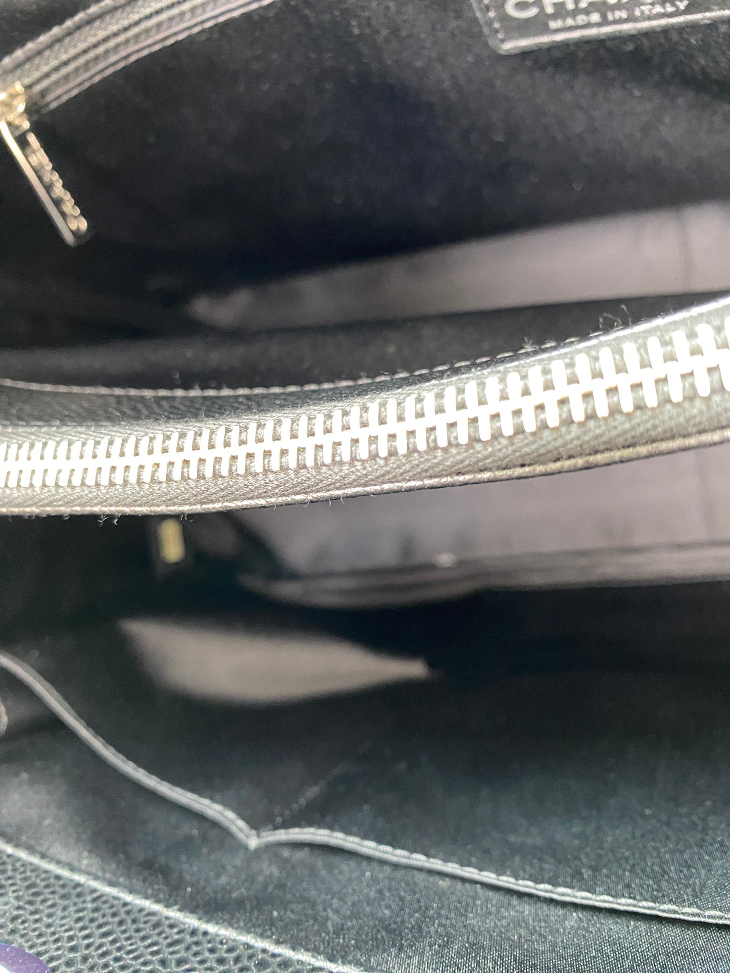 Chanel Black Caviar XL GST SHW #18