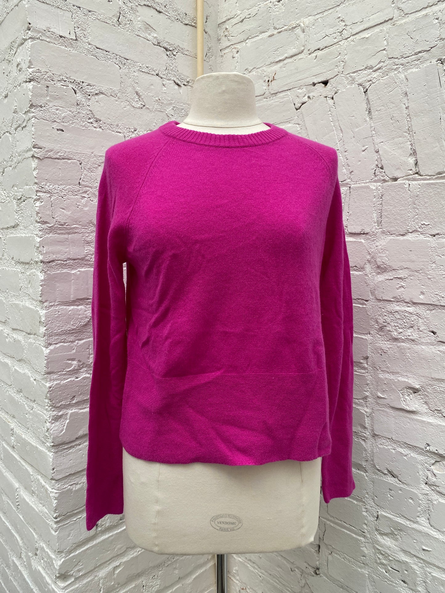 Brodie Cashmere Magenta Crewneck Sweater M