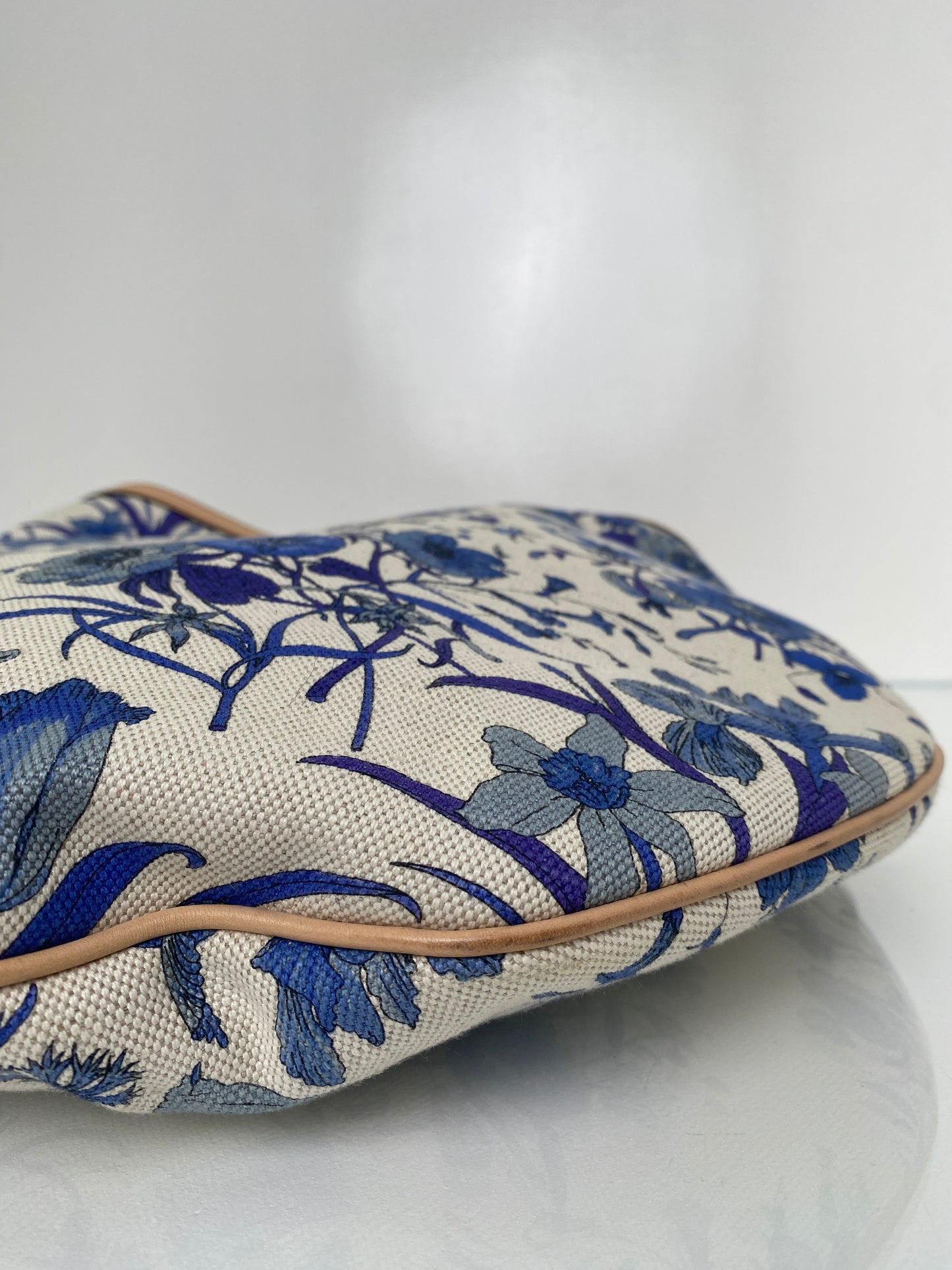 Gucci Canvas Flora Wave Shoulder Bag