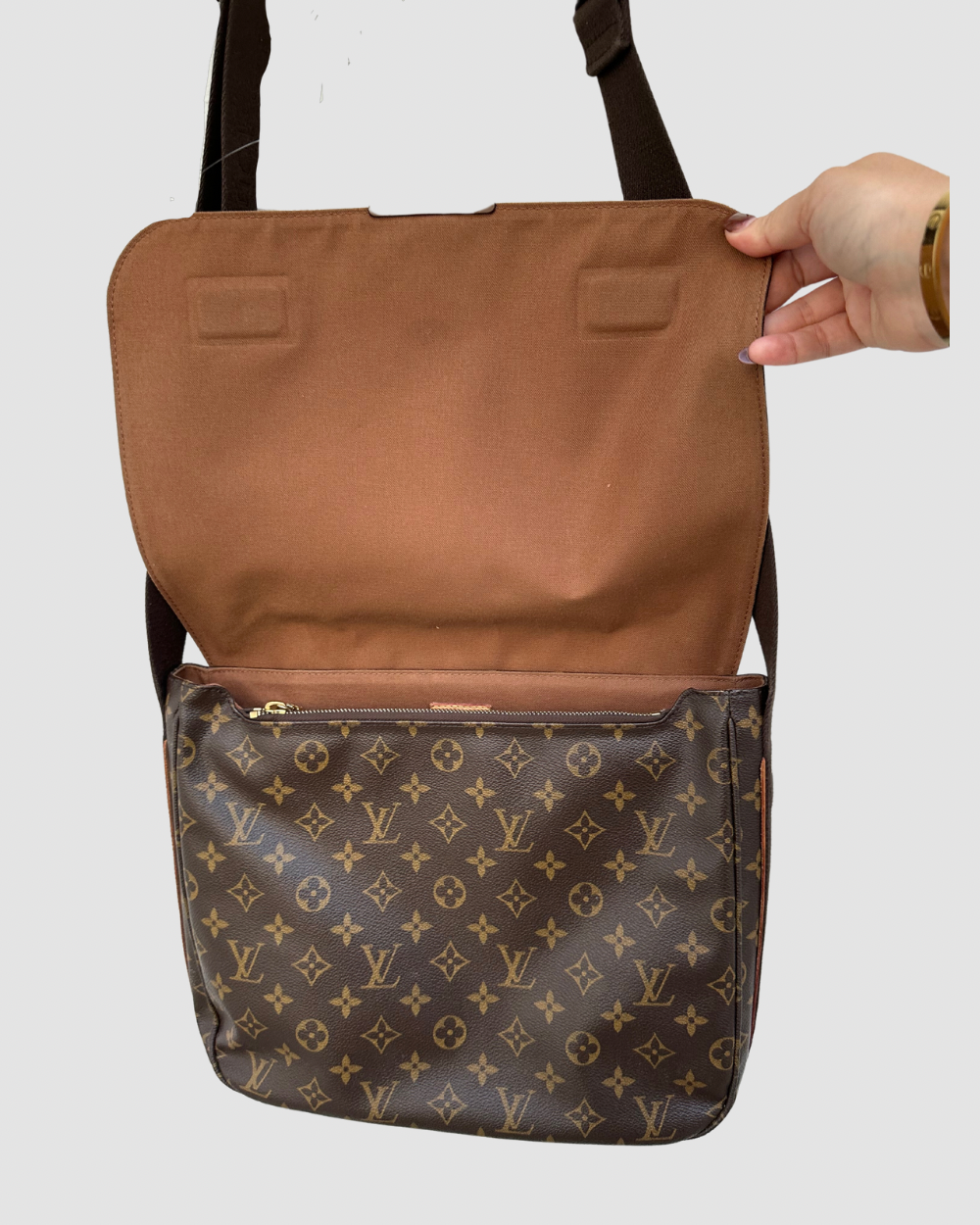 Louis Vuitton Messenger Beaubourg MM