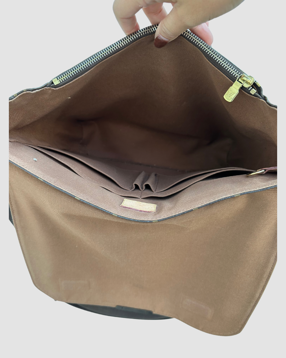 Louis Vuitton Messenger Beaubourg MM