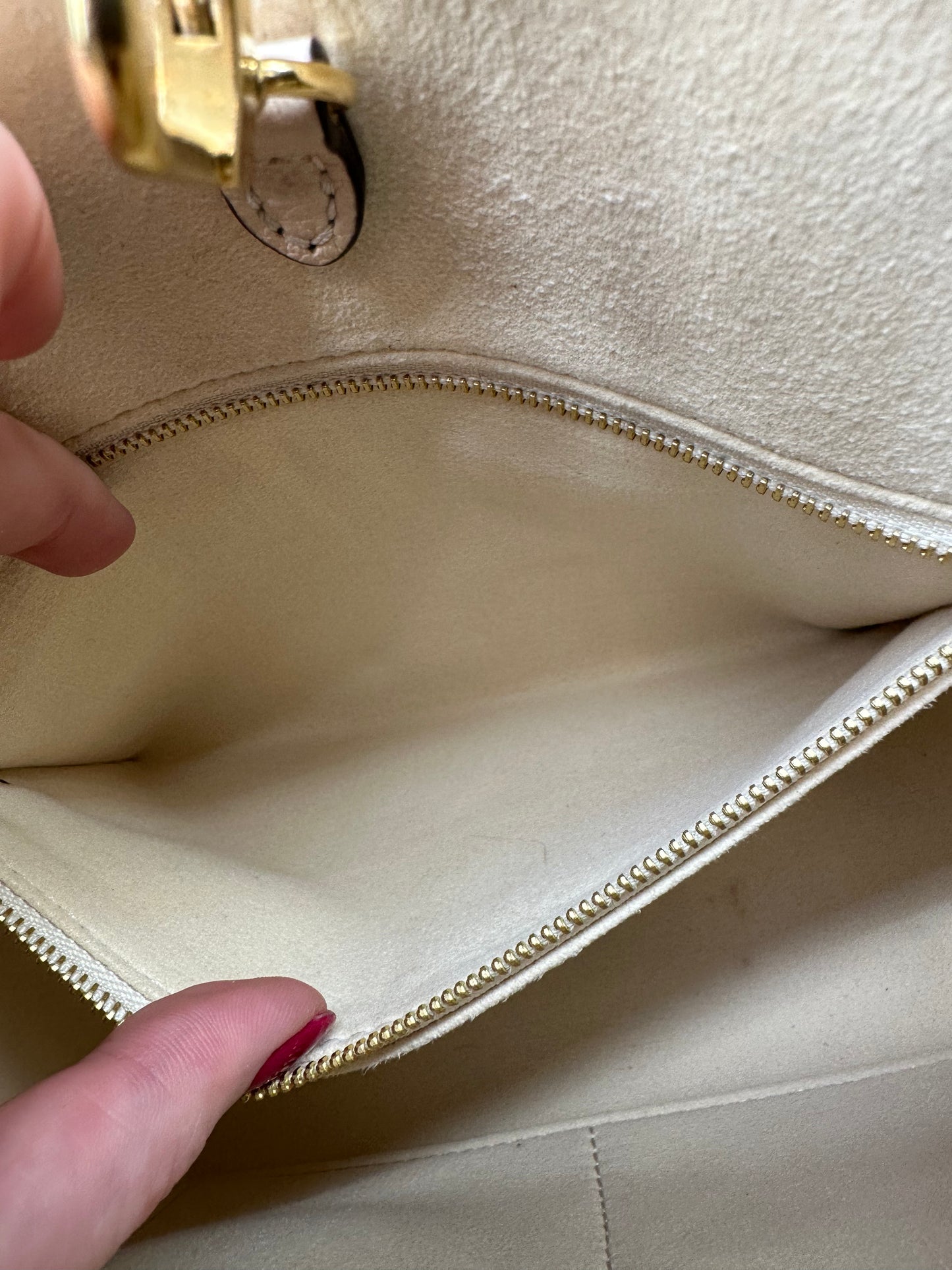 Louis Vuitton Cream On The Go PM Bag