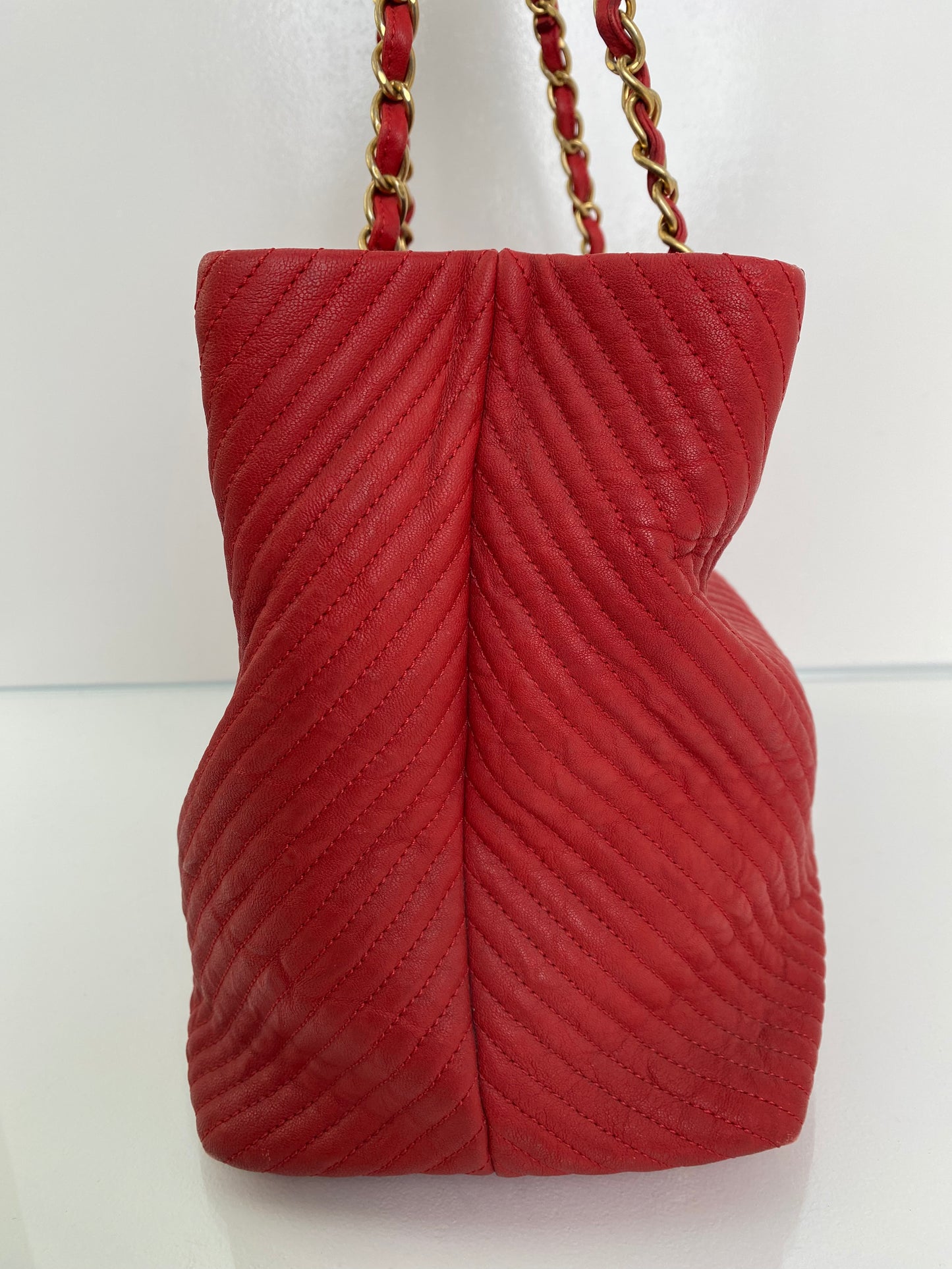 Chanel Red Chevron Lambskin Leather Shoulder Tote GHW