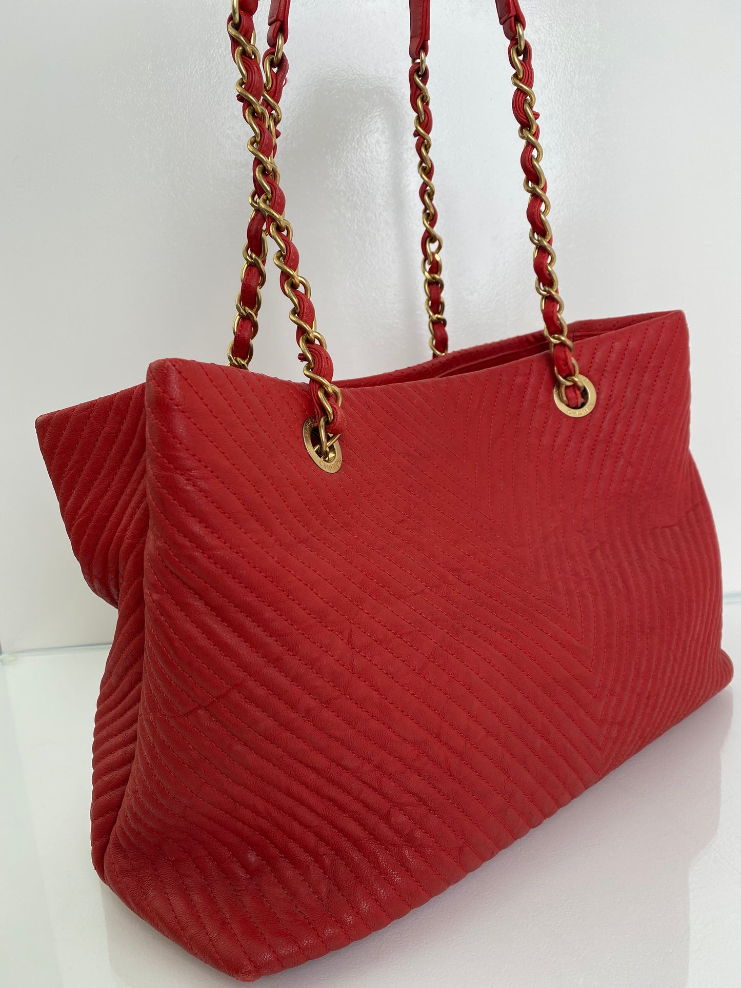 Chanel Red Chevron Lambskin Leather Shoulder Tote GHW