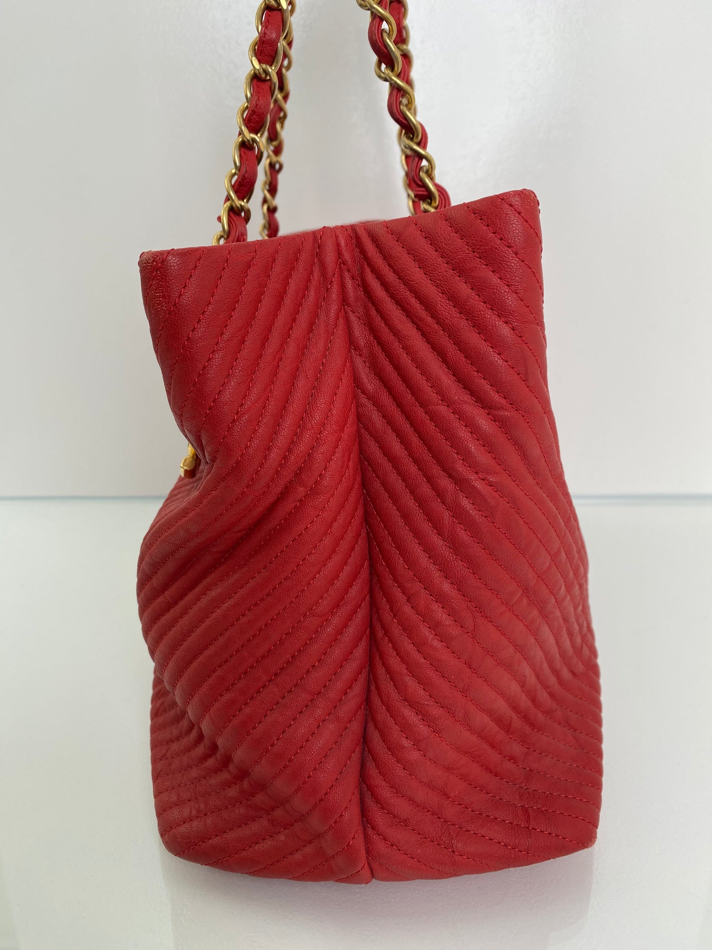 Chanel Red Chevron Lambskin Leather Shoulder Tote GHW