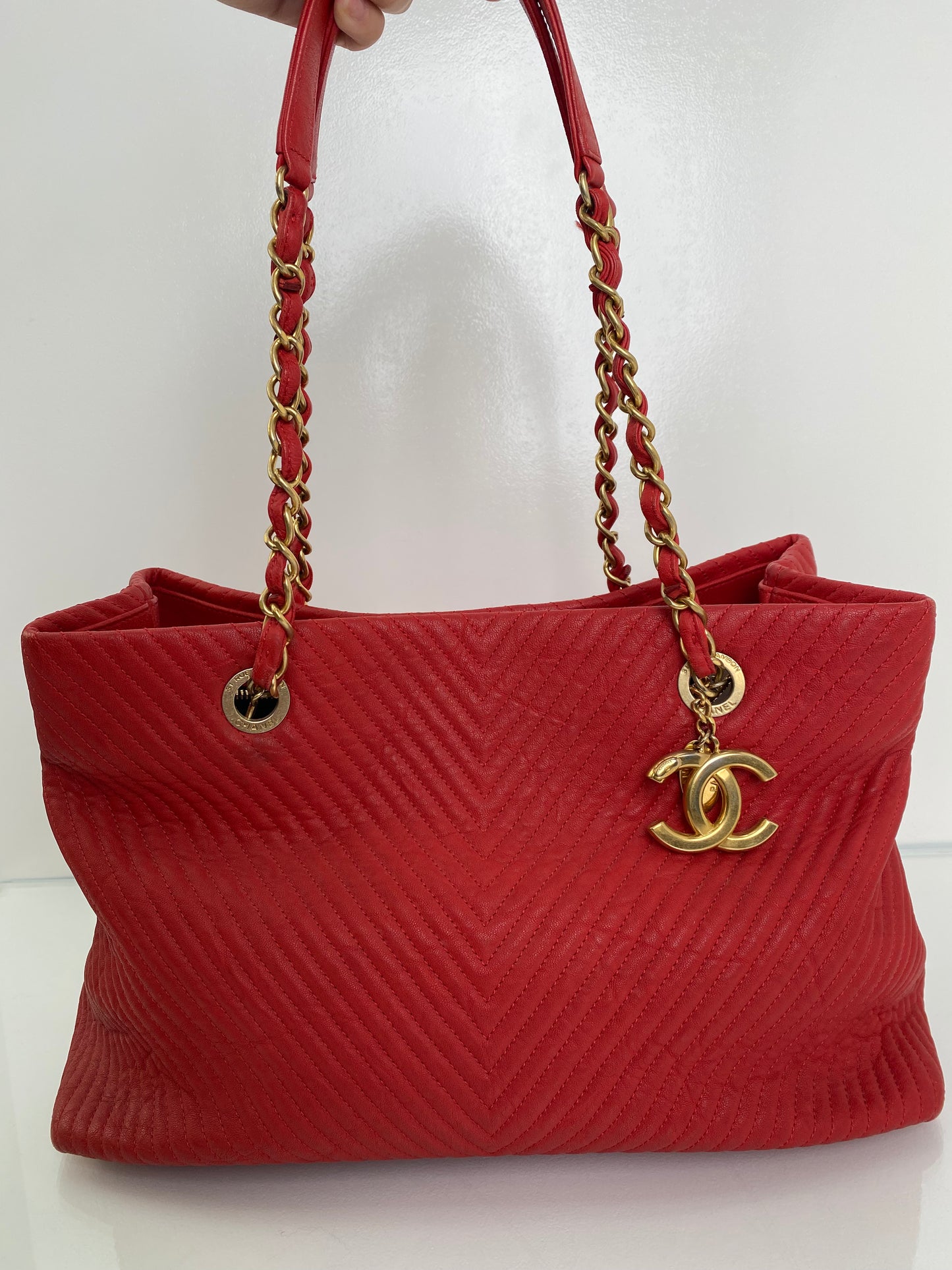 Chanel Red Chevron Lambskin Leather Shoulder Tote GHW