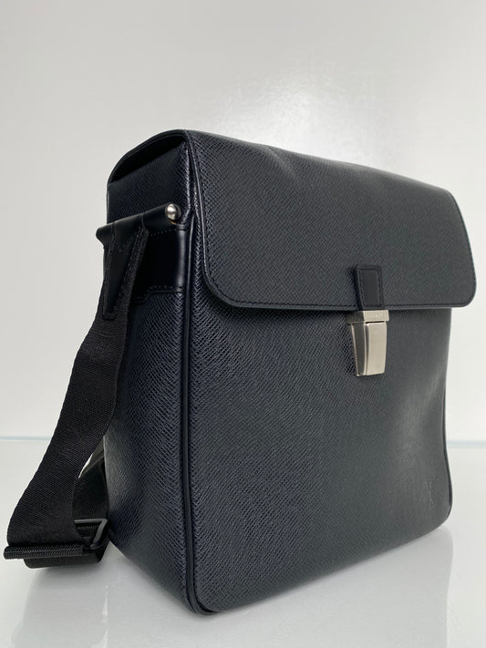 Louis Vuitton Yaranga Black Taiga Ardoise Men’s Shoulder Bag SHW