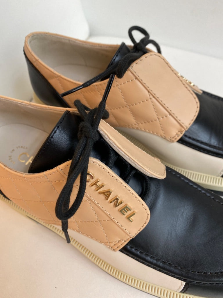 CHANEL 21B Leather Quilted Leather Lace Up Oxford Loafers Sz 38