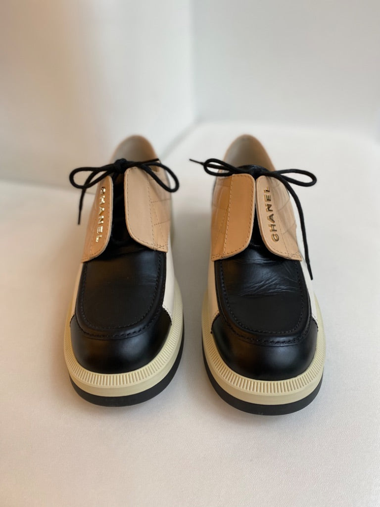 CHANEL 21B Leather Quilted Leather Lace Up Oxford Loafers Sz 38
