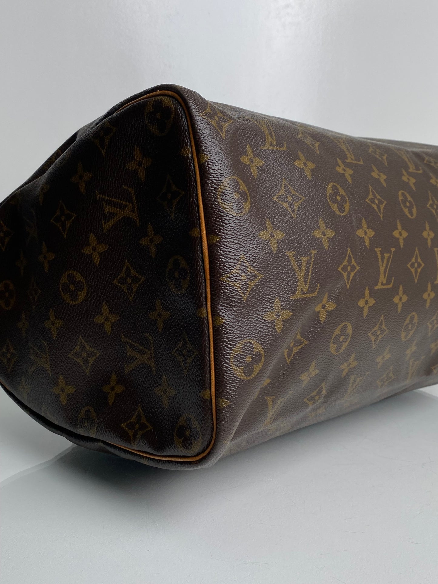 Louis Vuitton Monogram Canvas Speedy 35
