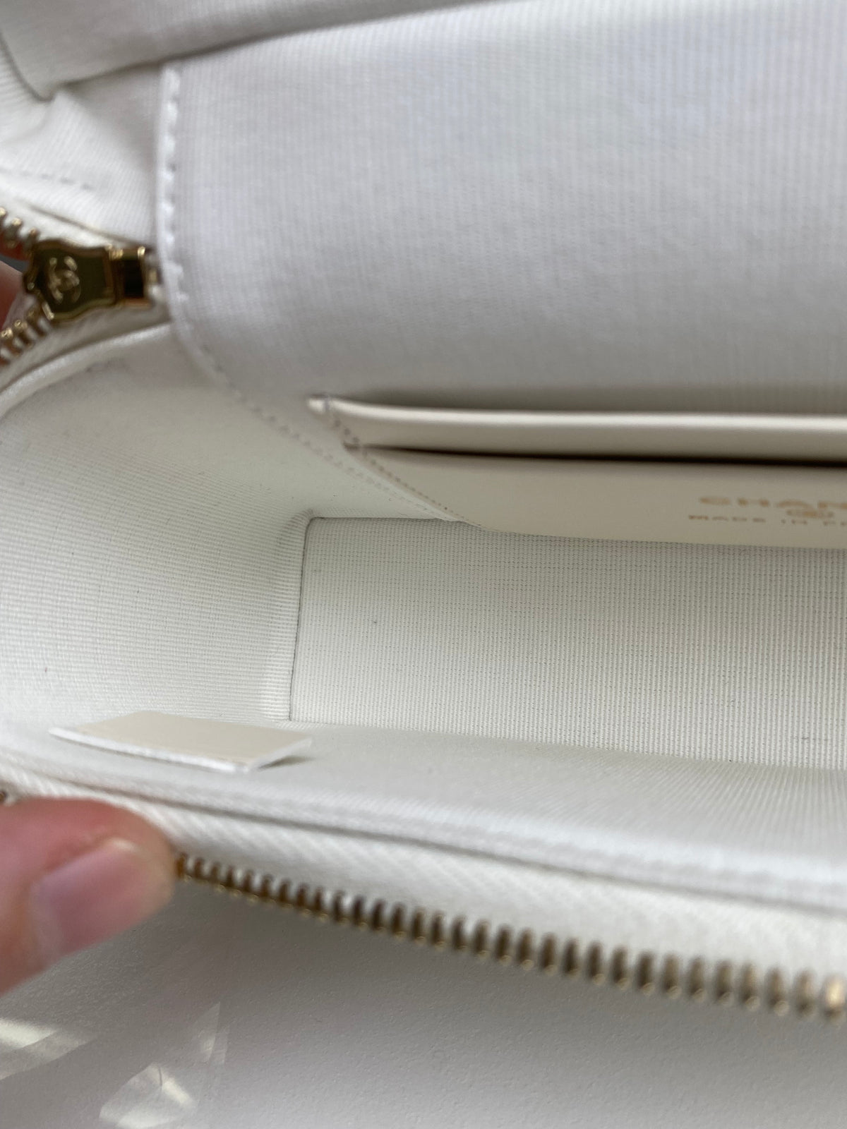 Chanel White Quilted Caviar Slim Vanity Case Crossbody Bag GHW