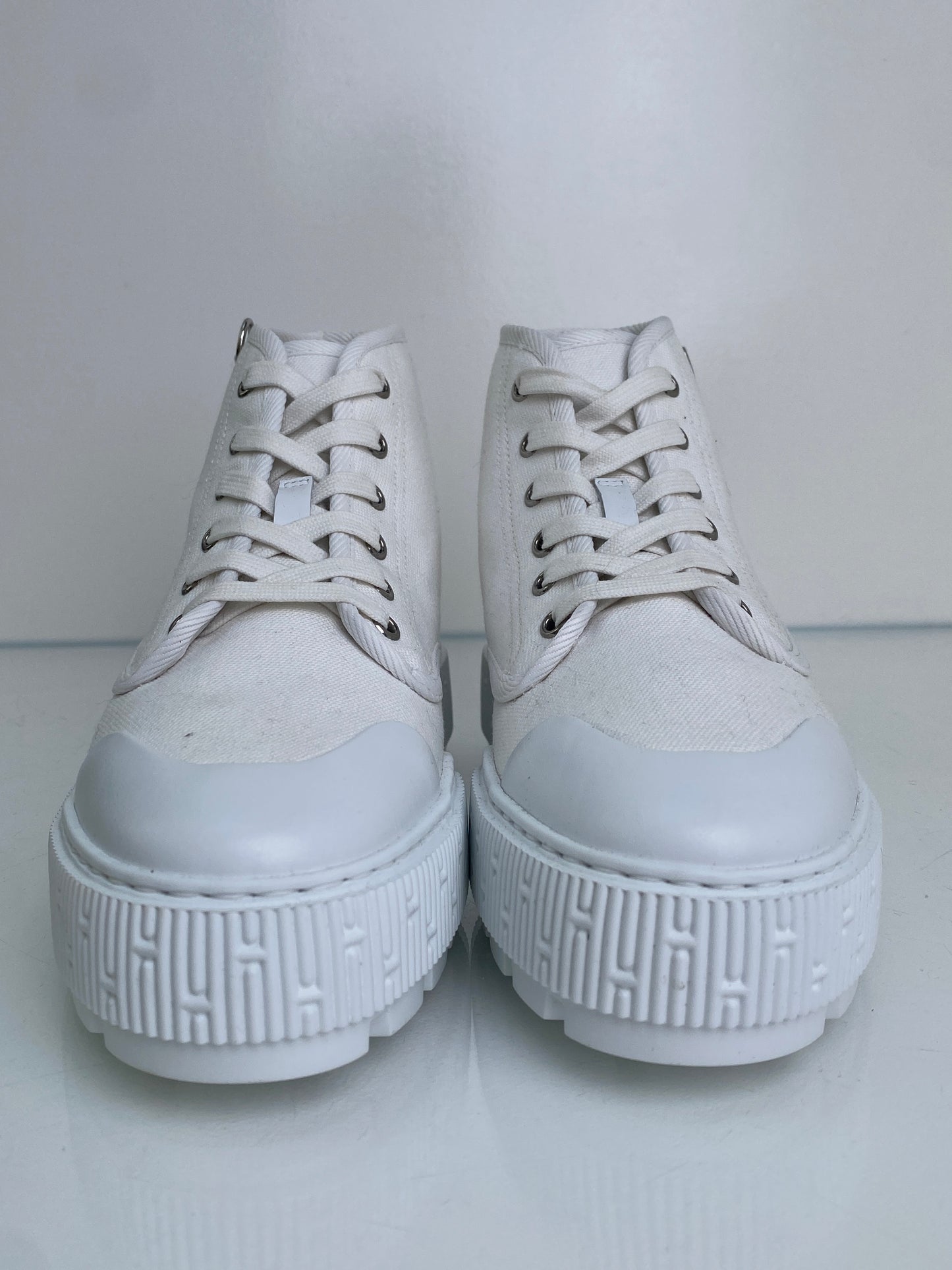 Hermès White Canvas Itineraire Ankle Boots, 39