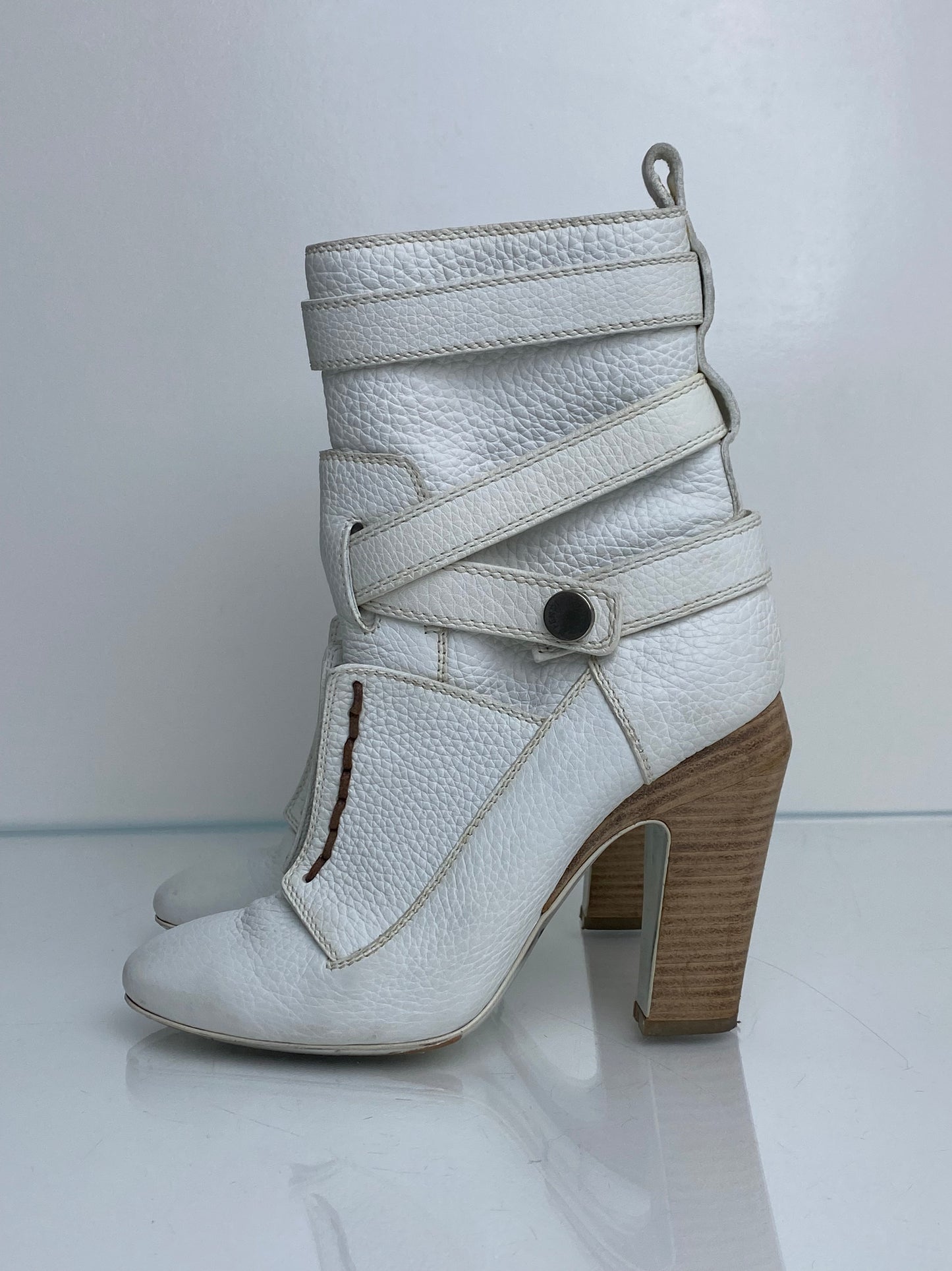 Fendi Diana White Leather Ankle Boots, 37