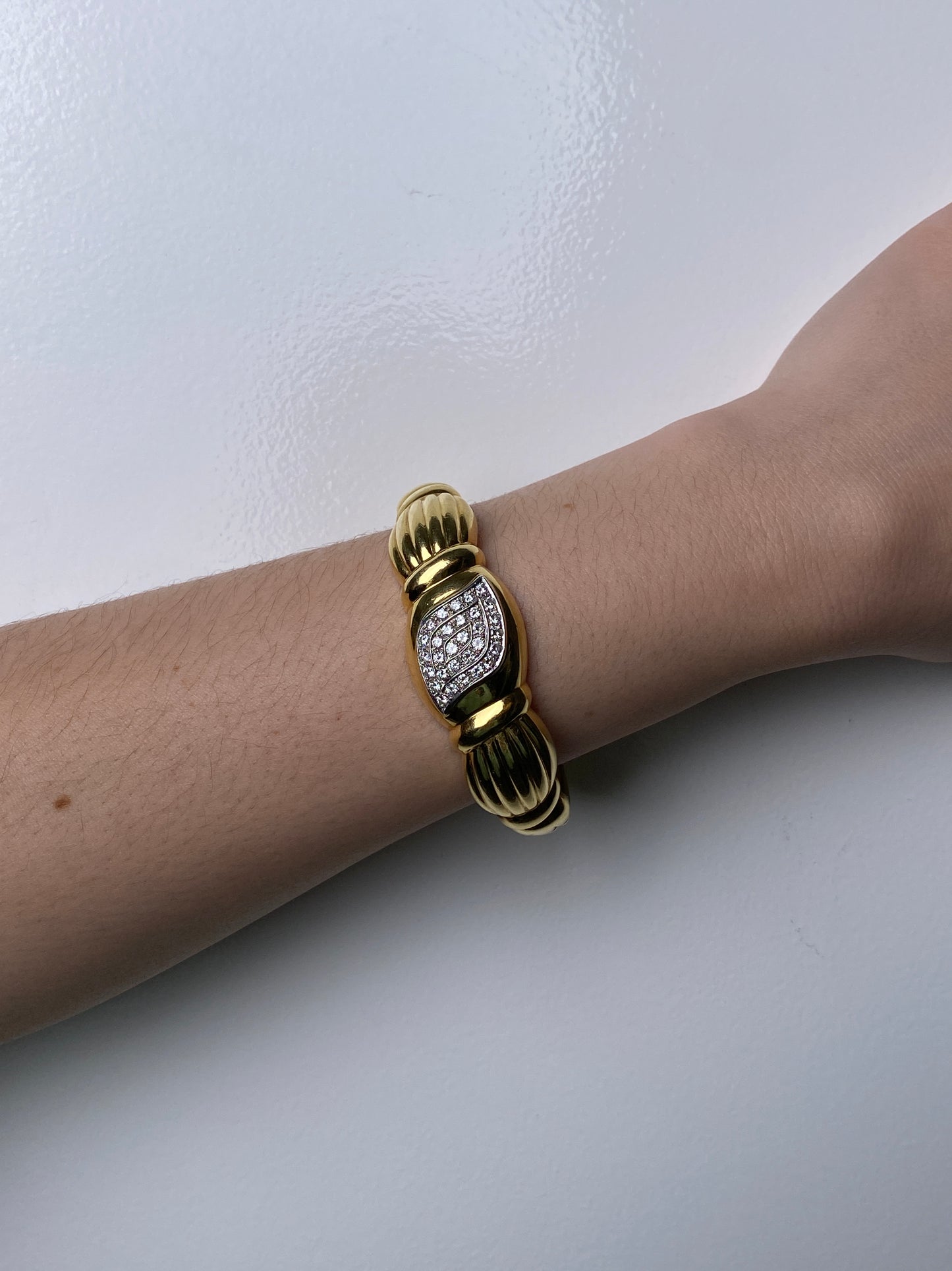 18KY 0.75 ctw Dia Bangle