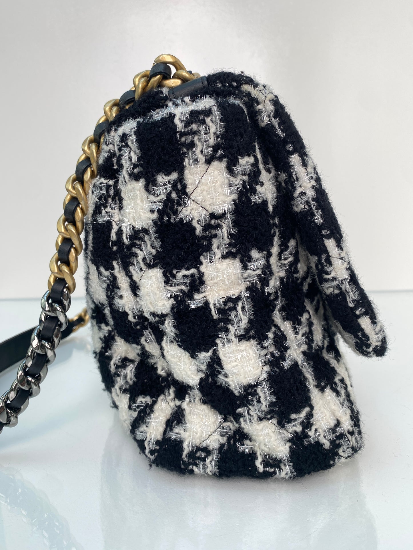 Chanel 19 Black & White Tweed Houndstooth Bag TTHW