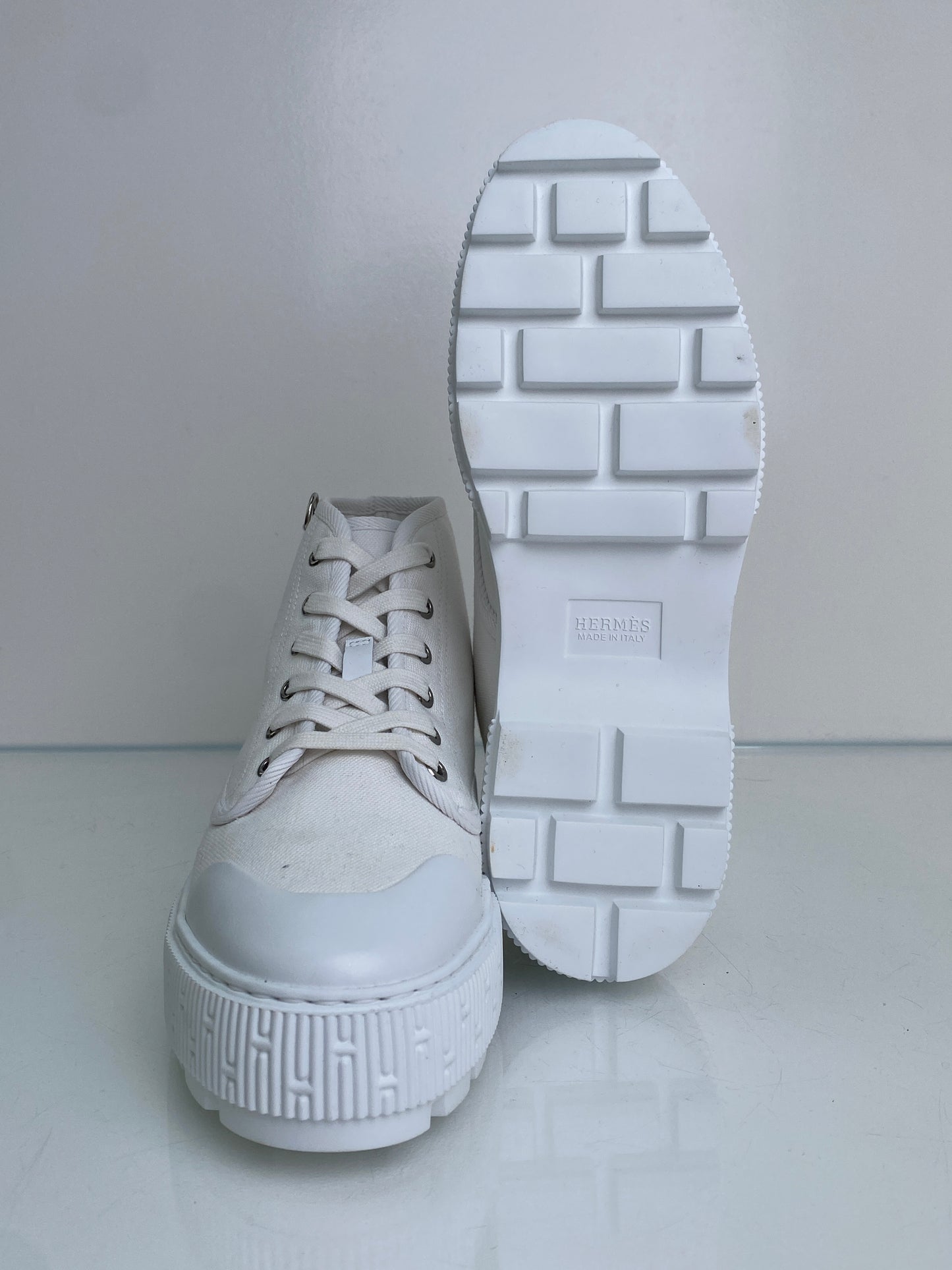 Hermès White Canvas Itineraire Ankle Boots, 39