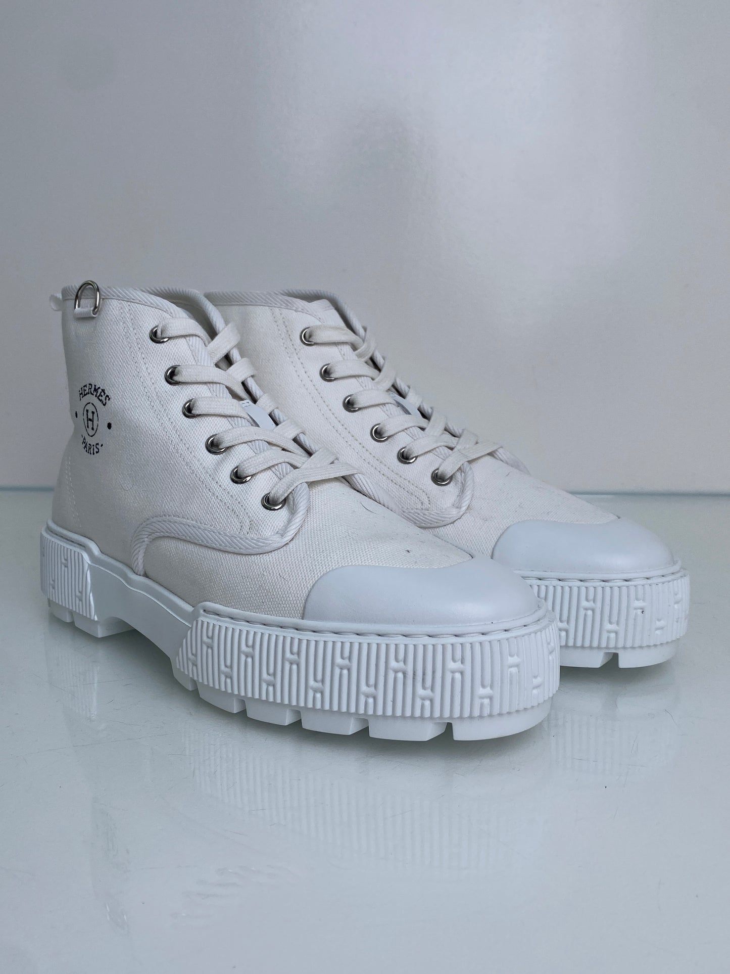 Hermès White Canvas Itineraire Ankle Boots, 39