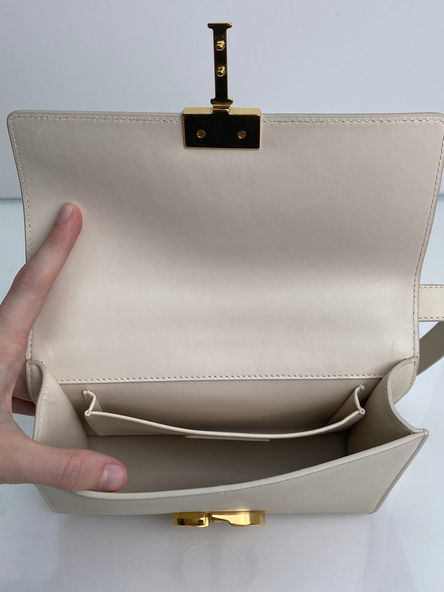 Christian Dior 30 Montaigne Latte Crossbody / Shoulder Bag GHW