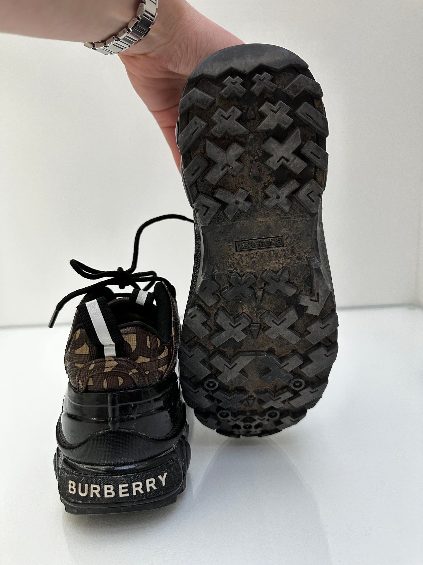 Burberry Logo Sneakers 37.5