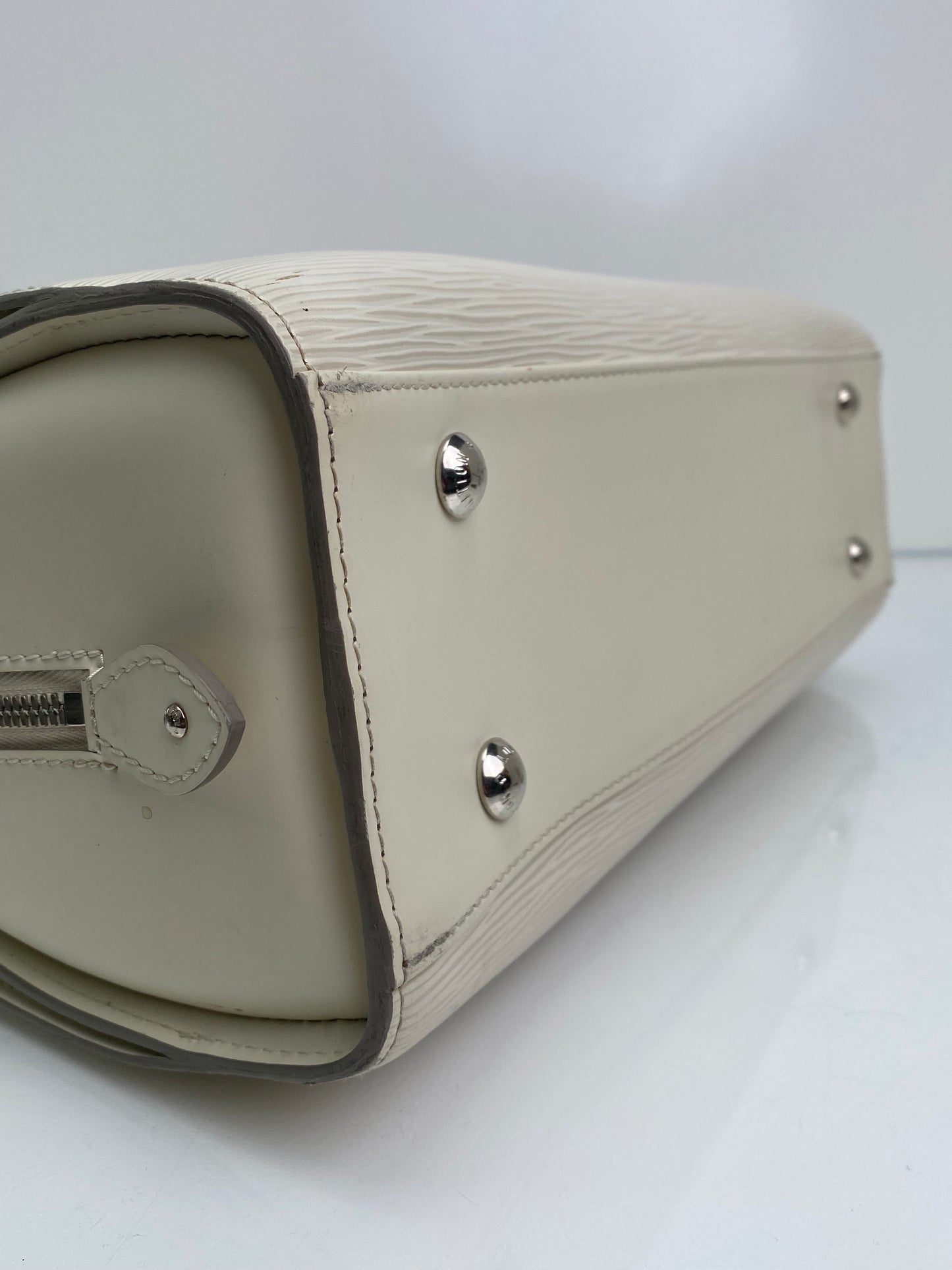 Louis Vuitton Pont Neuf White Epi GM SHW