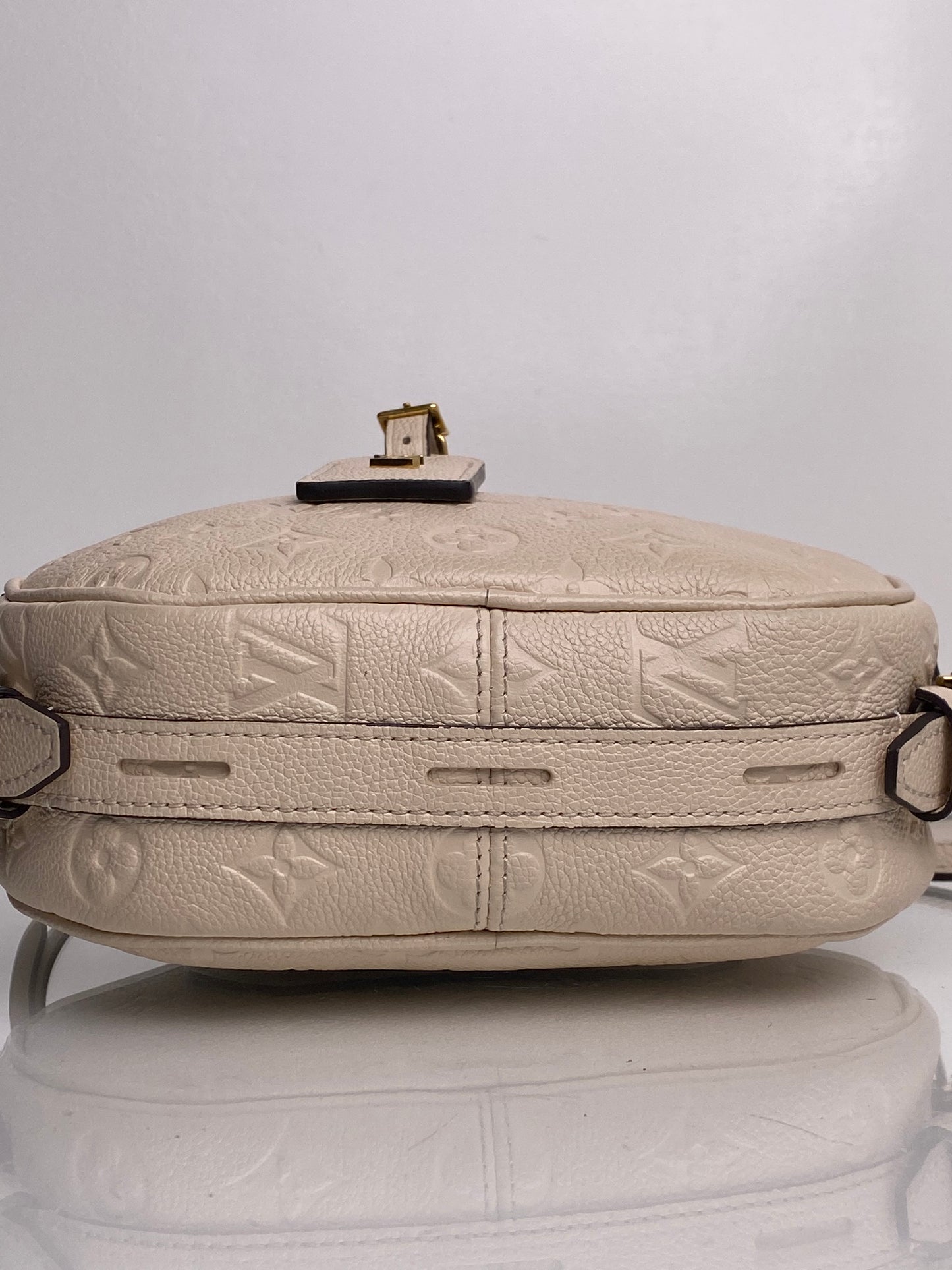 Louis Vuitton Cream Empreinte Boite Chapeau Souple MM