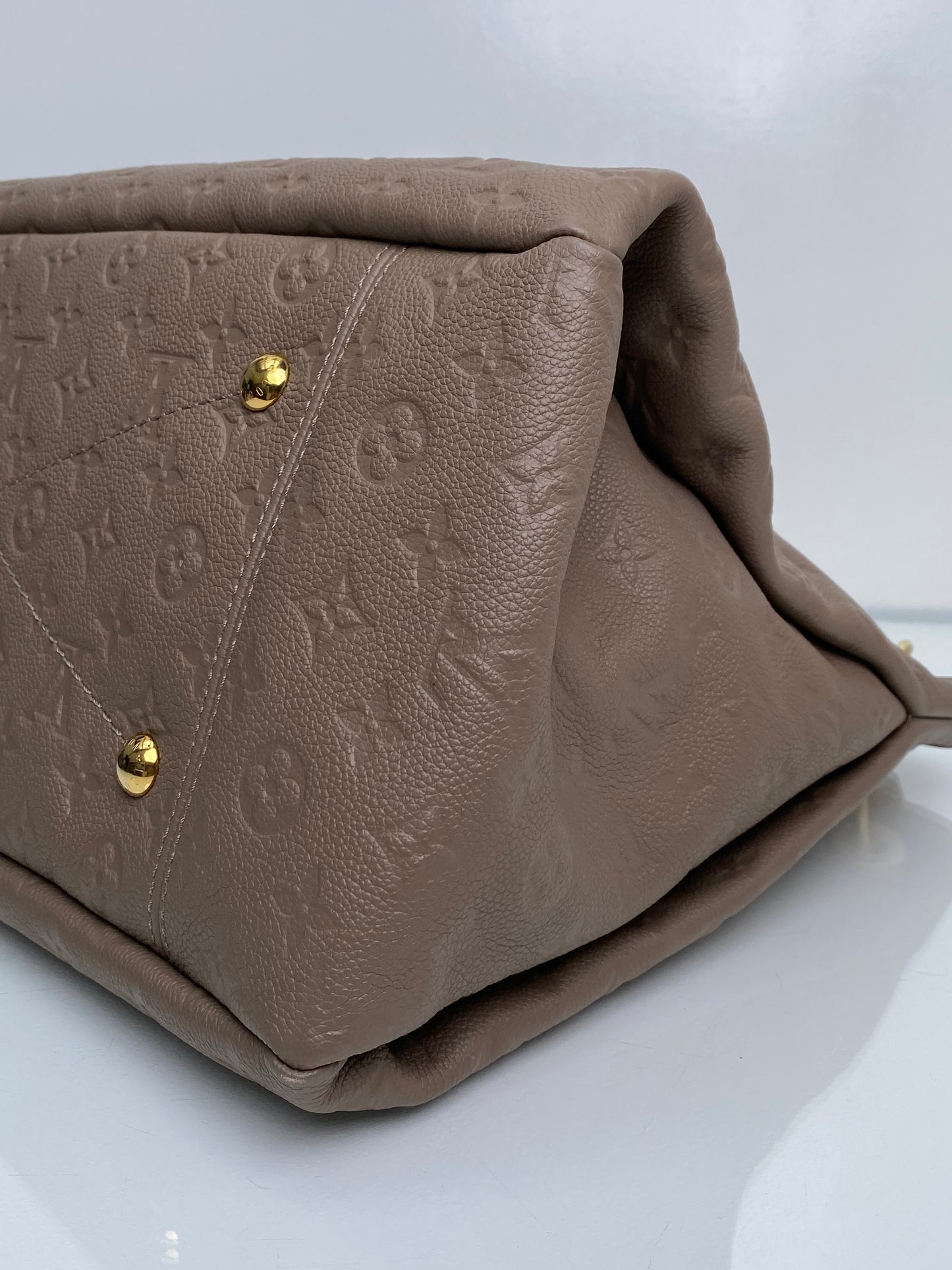 Louis Vuitton Artsy Taupe Empriente Leather GHW