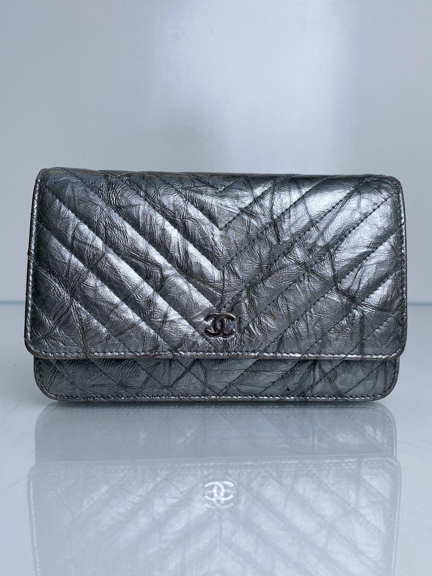 Chanel Silver Crumpled Calfskin Chevron Wallet On Chain Bag SHW #25