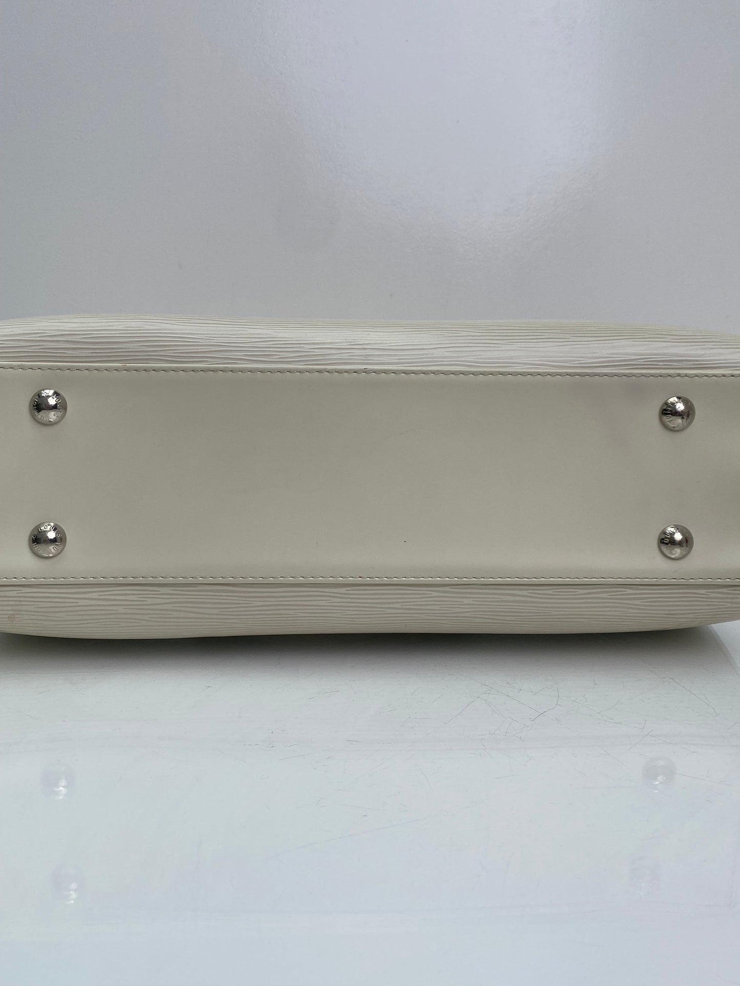 Louis Vuitton Pont Neuf White Epi GM SHW